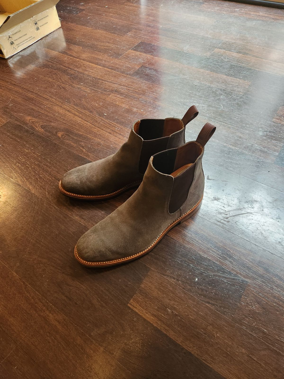 Photo by Tieric on June 21, 2025 of the Grant Stone Chelsea Boot in C.F. Stead Earth Waxy Commander Suede.