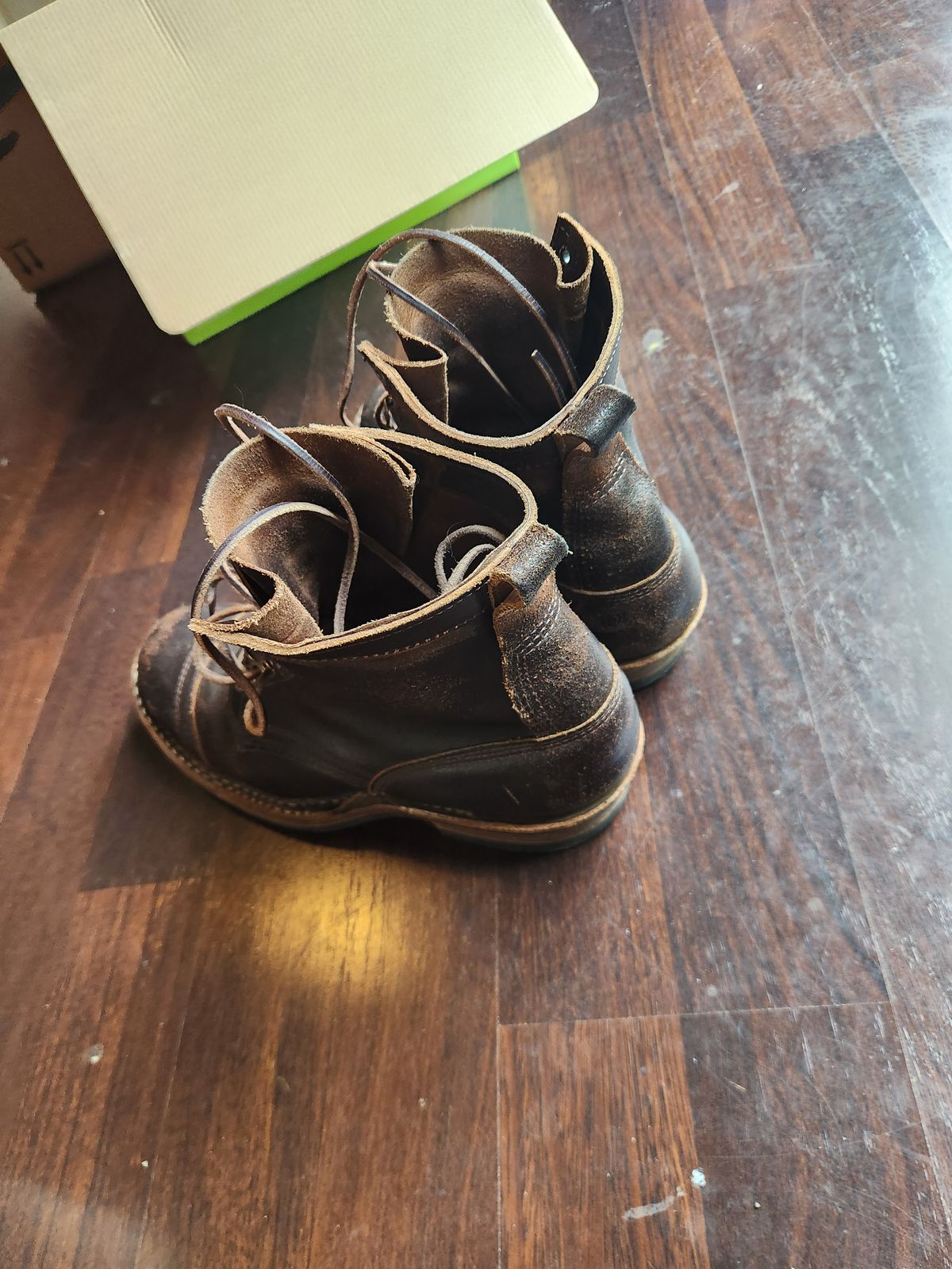 Photo by Tieric on May 2, 2025 of the White's 350 Cruiser in Horween Dark Brown Waxed Flesh.