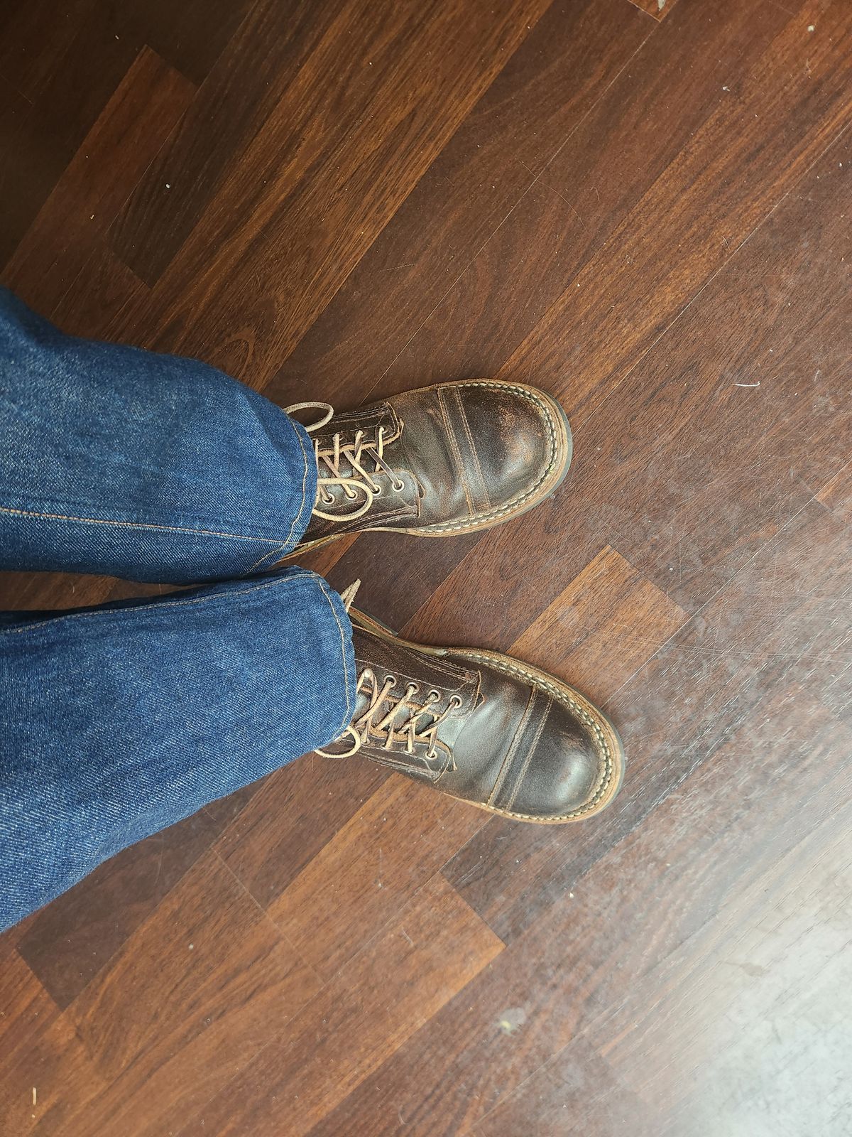 Photo by Tieric on May 25, 2025 of the White's 350 Cruiser in Horween Dark Brown Waxed Flesh.