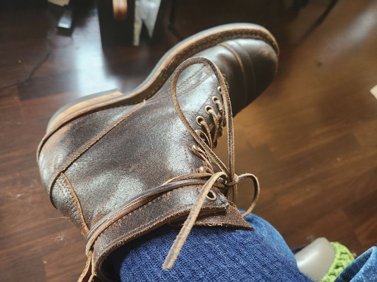 Photo by Tieric on May 25, 2025 of the White's 350 Cruiser in Horween Dark Brown Waxed Flesh.