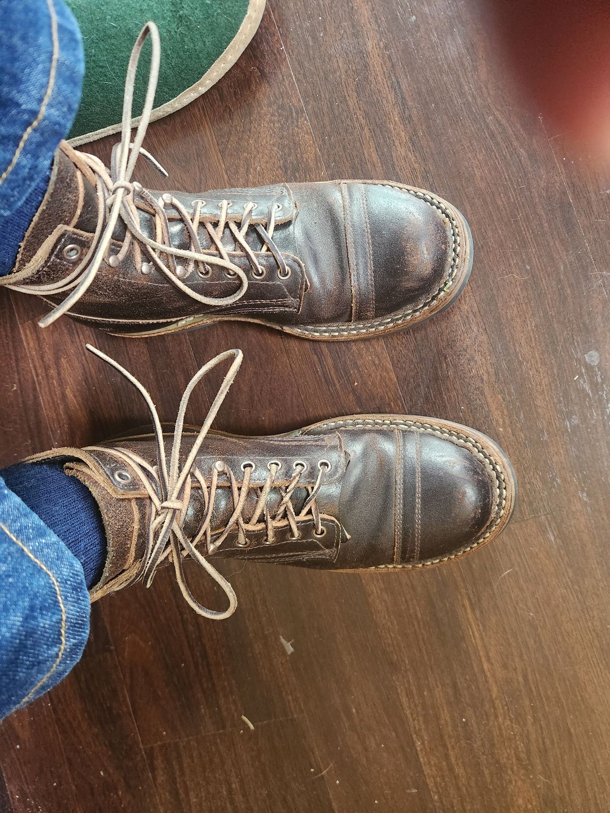 Photo by Tieric on May 25, 2025 of the White's 350 Cruiser in Horween Dark Brown Waxed Flesh.