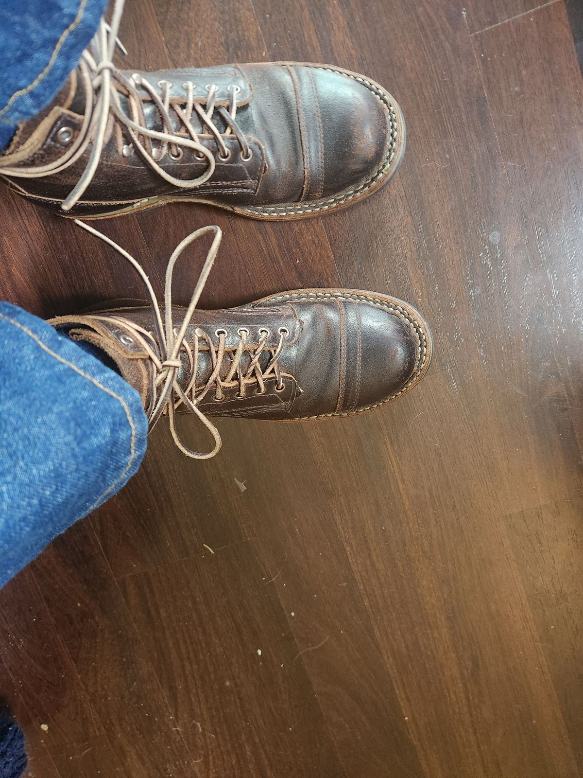 Photo by Tieric on May 25, 2025 of the White's 350 Cruiser in Horween Dark Brown Waxed Flesh.