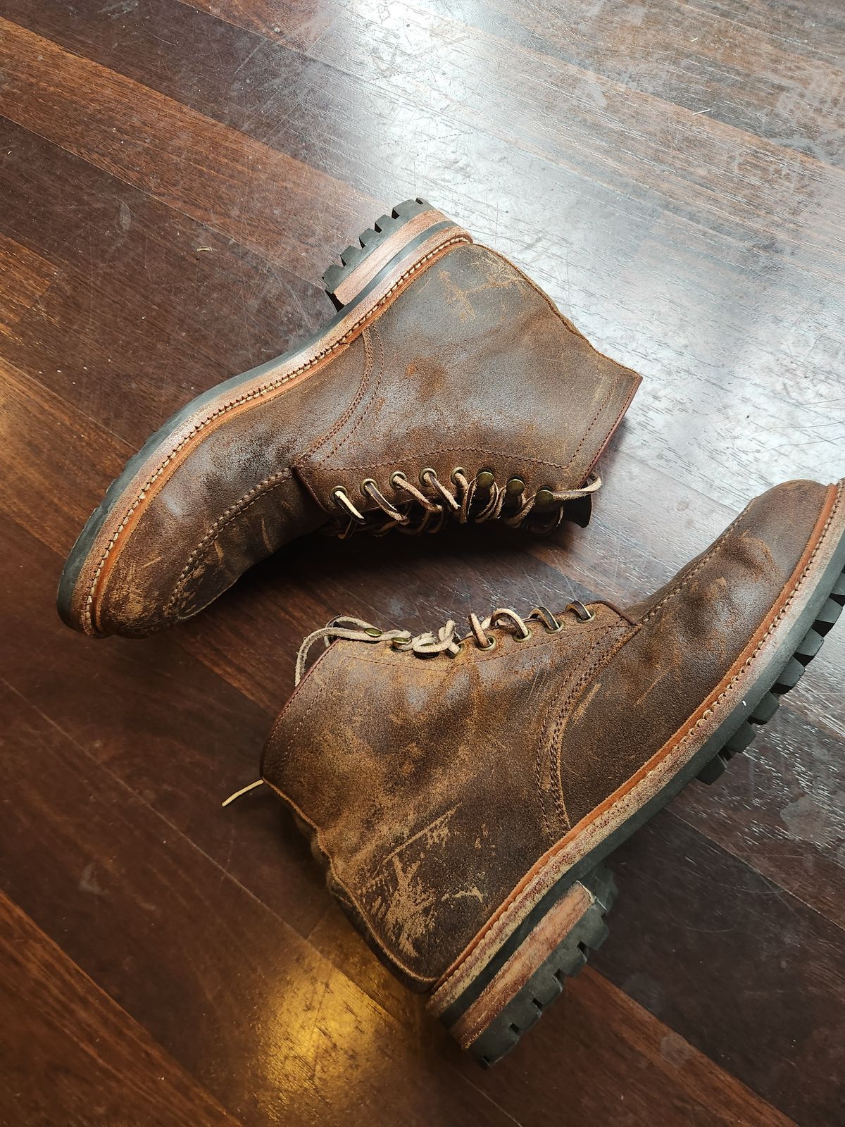 Photo by Tieric on June 21, 2025 of the Parkhurst The Niagara in C.F. Stead Light Brown Waxy Commander Suede.