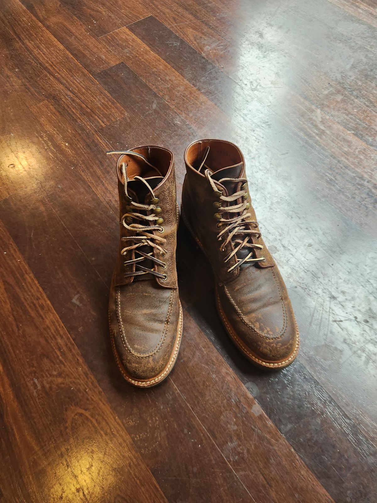 Photo by Tieric on June 21, 2025 of the Parkhurst The Niagara in C.F. Stead Light Brown Waxy Commander Suede.