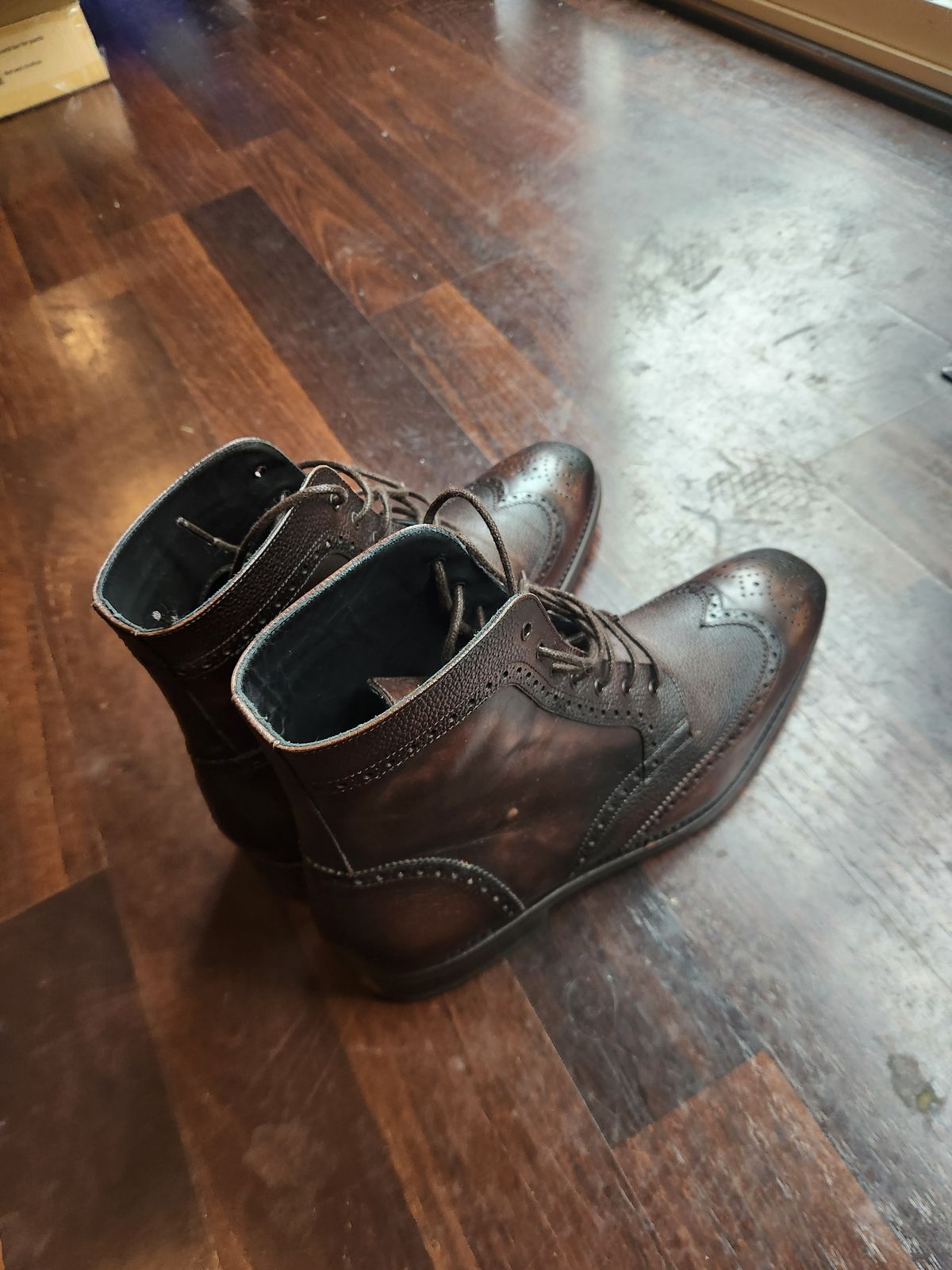 Photo by Tieric on June 21, 2025 of the Thursday Wingtip in Thursday / Dark Oak.