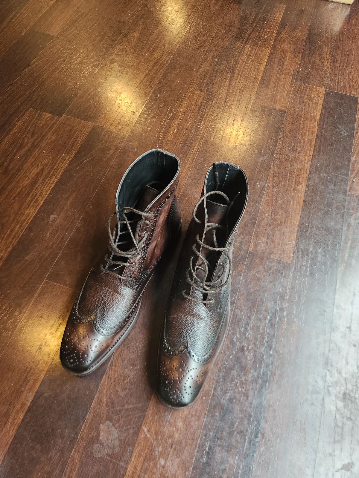 Photo by Tieric on June 21, 2025 of the Thursday Wingtip in Thursday / Dark Oak.