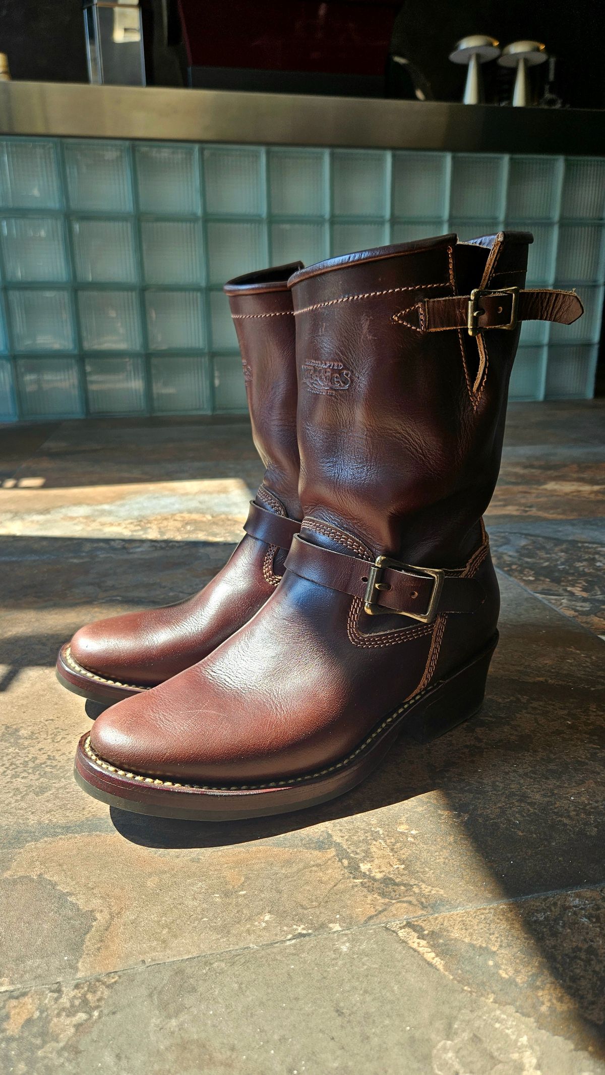 Photo by Teomedro on April 8, 2026 of the Willie's Handmade Boots Willie's Handmade Boots / Engineer Boots in Horween Brown Chromexcel Horsehide.