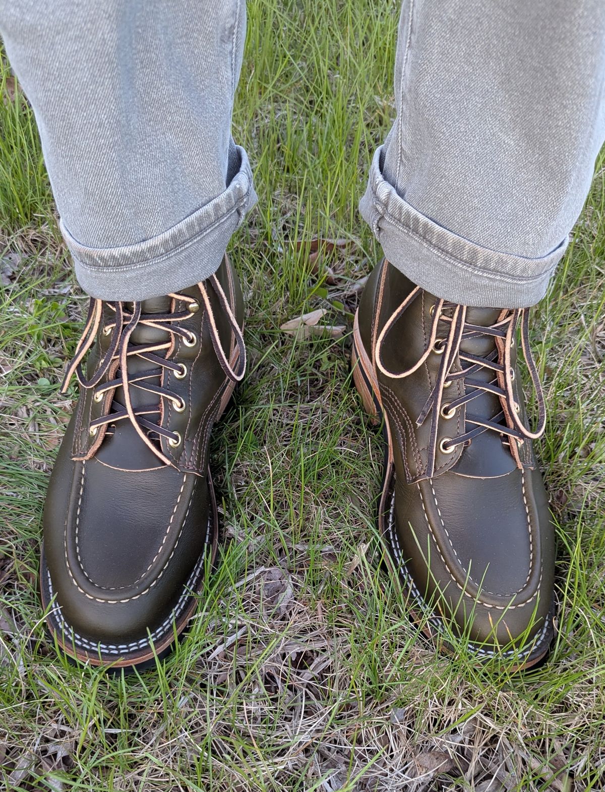 Photo by habibiboots7 on April 21, 2026 of the Nicks Moc Toe in Horween Shackleton Greener Pastures.