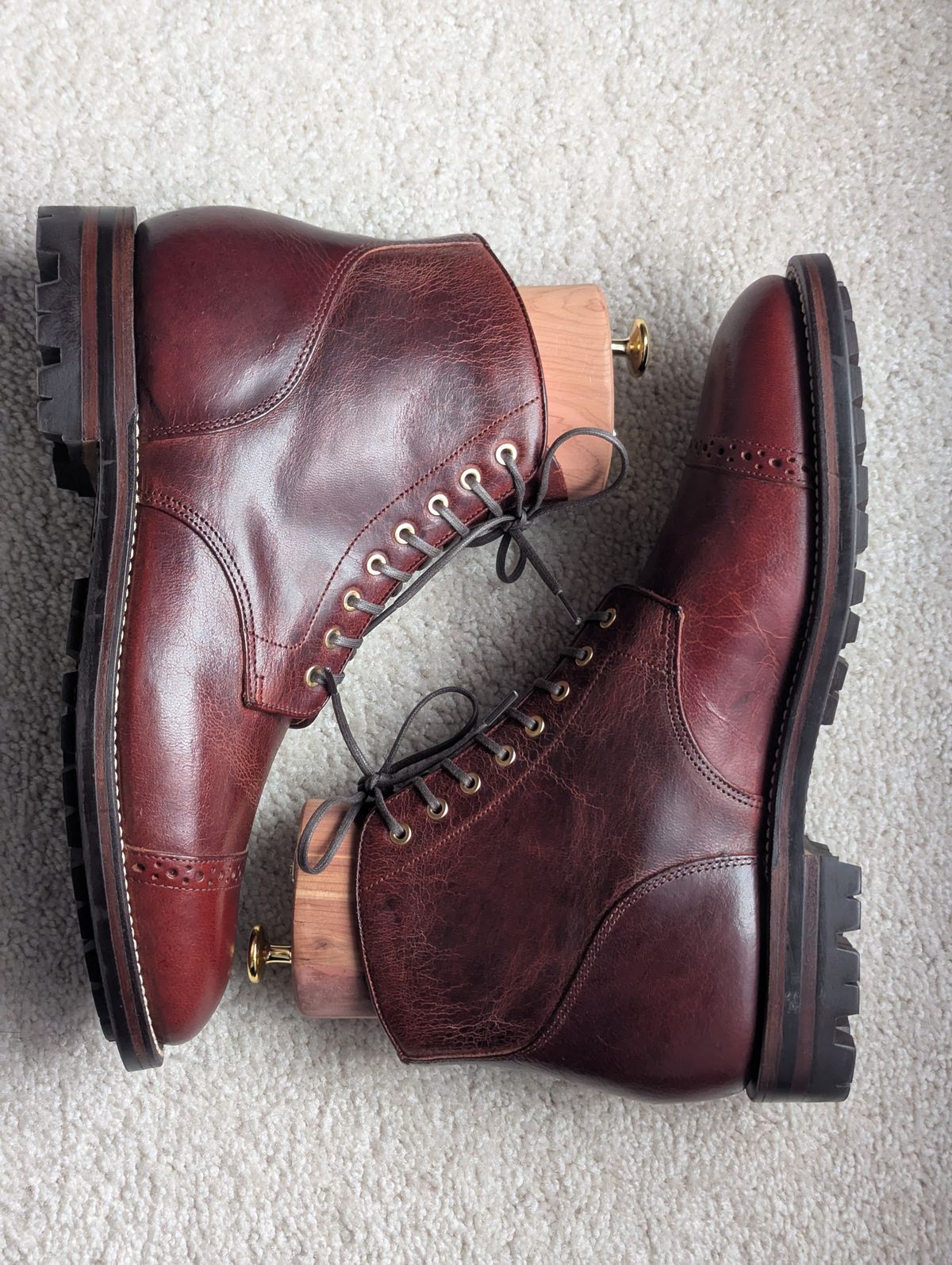 Photo by habibiboots7 on November 26, 2025 of the Grant Stone Garrison Boot in Gallun Red Denali Stag.