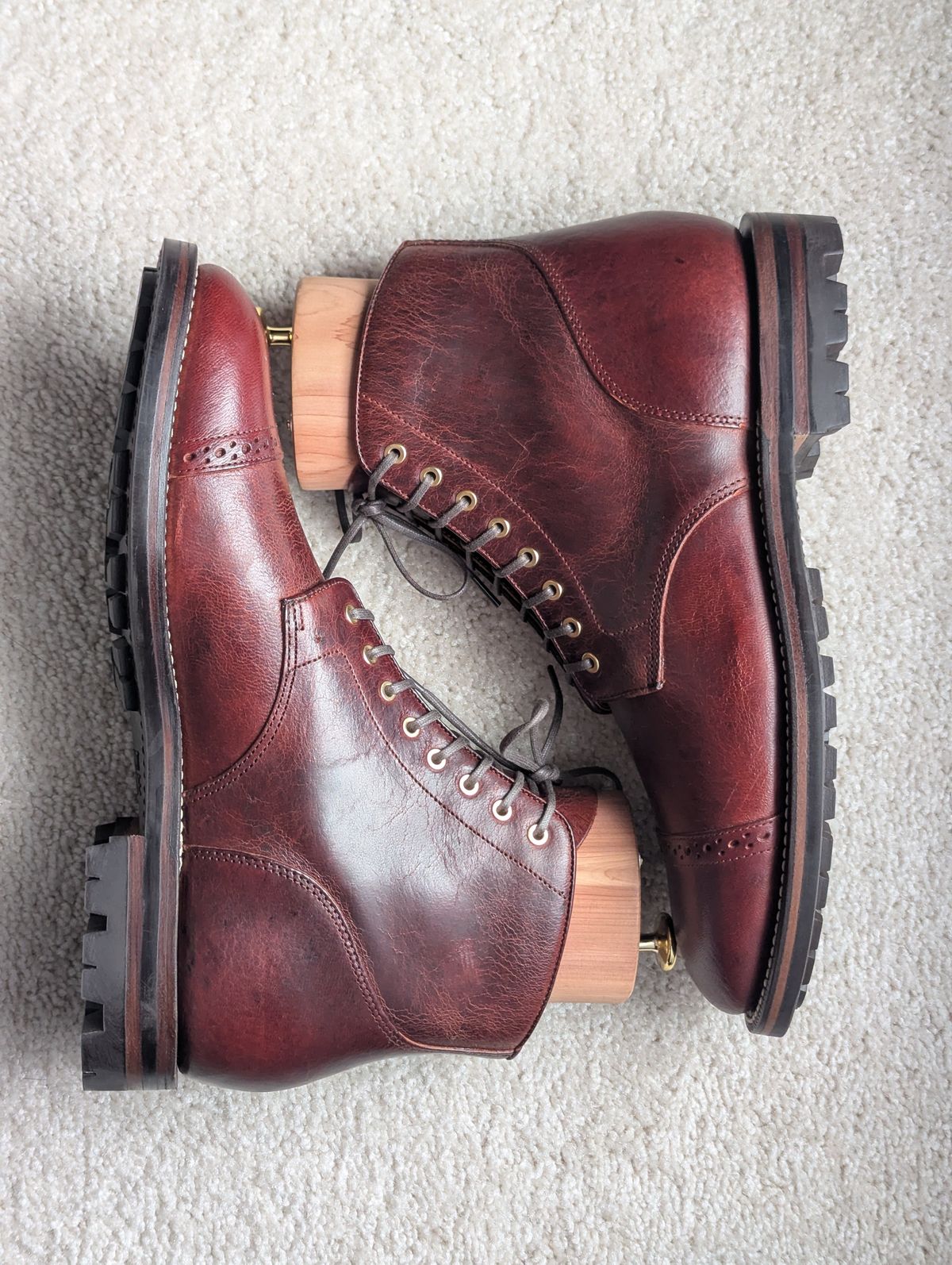 Photo by habibiboots7 on November 26, 2025 of the Grant Stone Garrison Boot in Gallun Red Denali Stag.