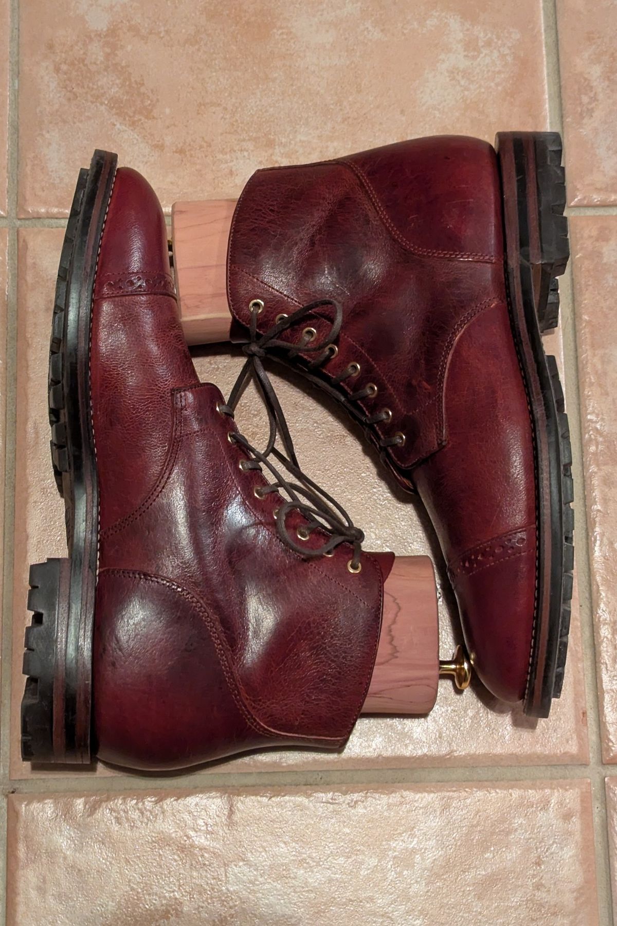 Photo by habibiboots7 on February 4, 2026 of the Grant Stone Garrison Boot in Gallun Red Denali Stag.
