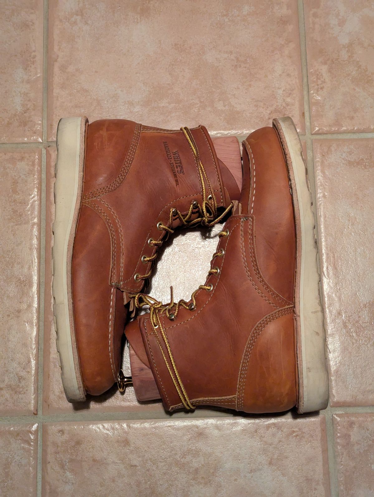 Photo by habibiboots7 on October 15, 2025 of the White's Perry 6" Select in Seidel Tobacco Stampede.