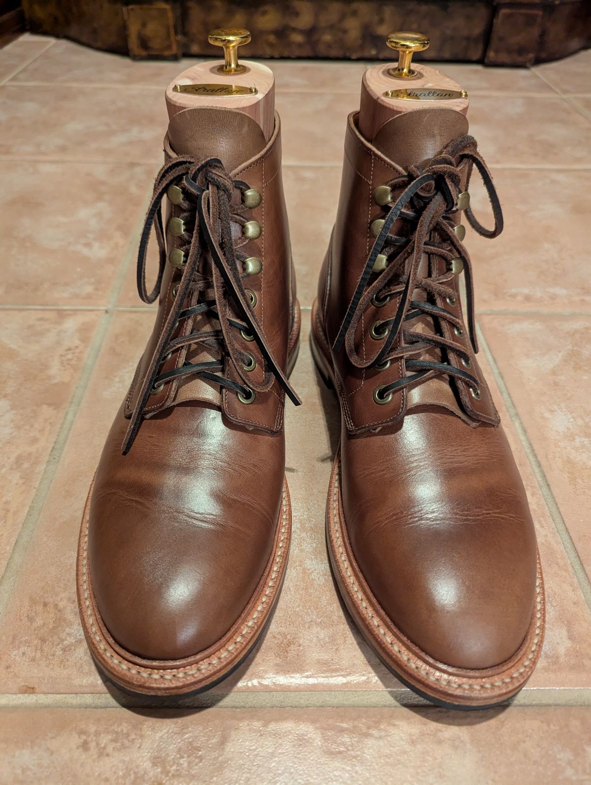 Photo by habibiboots7 on July 10, 2025 of the Grant Stone Diesel Boot in Horween Dune Chromexcel.