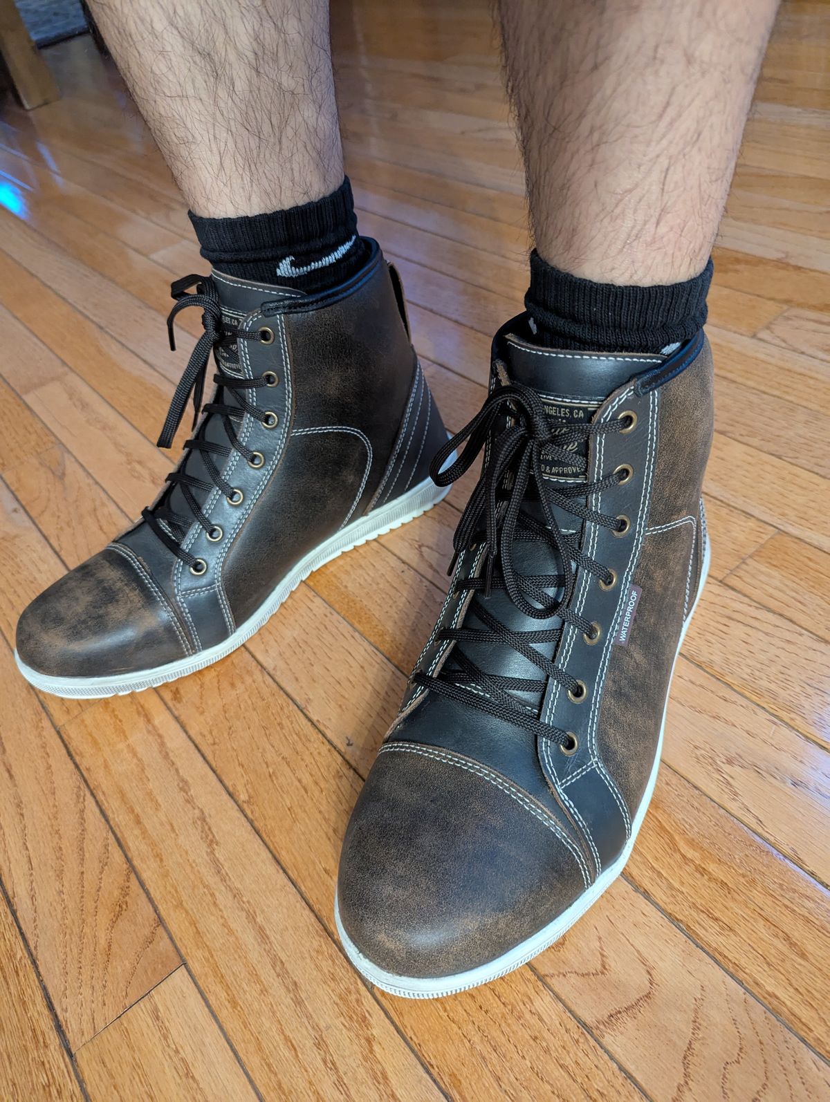 Photo by habibiboots7 on June 10, 2025 of the Indie Ridge The Comanche in Unknown Leather.