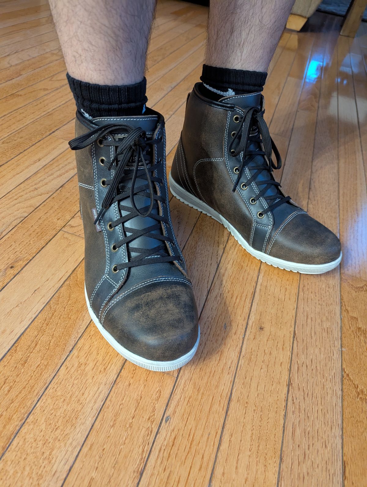 Photo by habibiboots7 on June 10, 2025 of the Indie Ridge The Comanche in Unknown Leather.