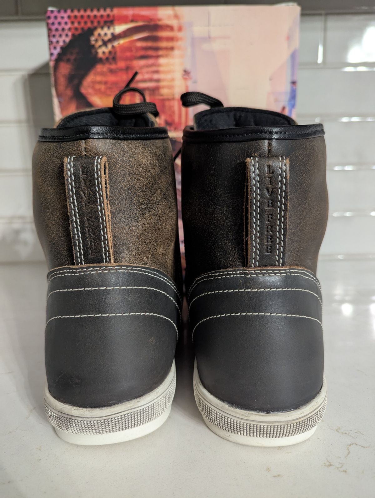 Photo by habibiboots7 on June 10, 2025 of the Indie Ridge The Comanche in Unknown Leather.
