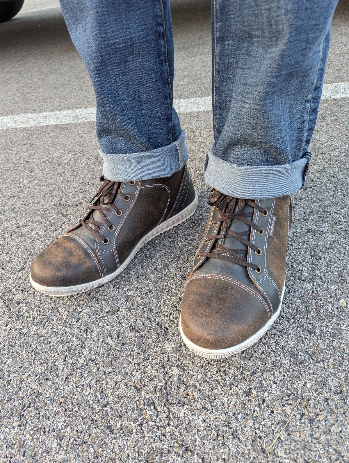 Photo by habibiboots7 on June 11, 2025 of the Indie Ridge The Comanche in Unknown Leather.