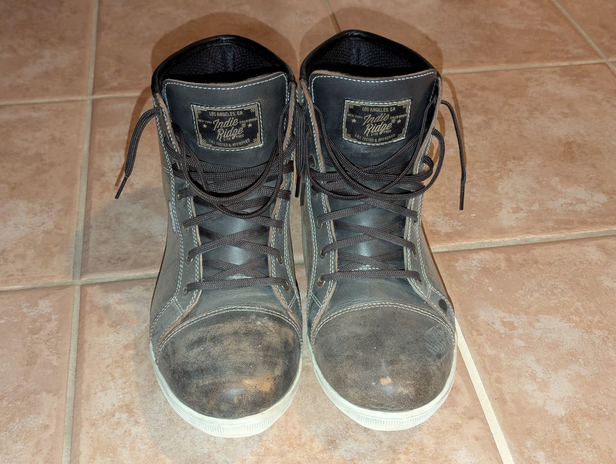 Photo by habibiboots7 on August 30, 2025 of the Indie Ridge The Comanche in Unknown Leather.