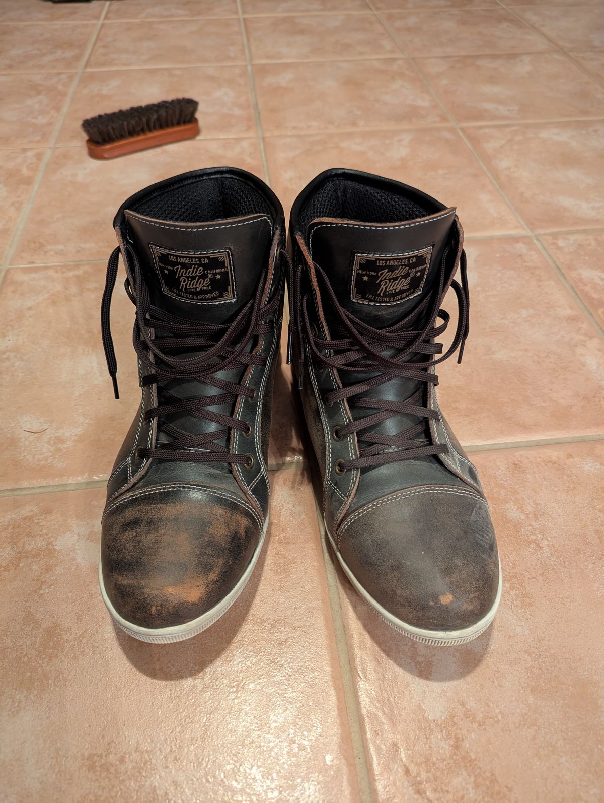 Photo by habibiboots7 on September 3, 2025 of the Indie Ridge The Comanche in Unknown Leather.