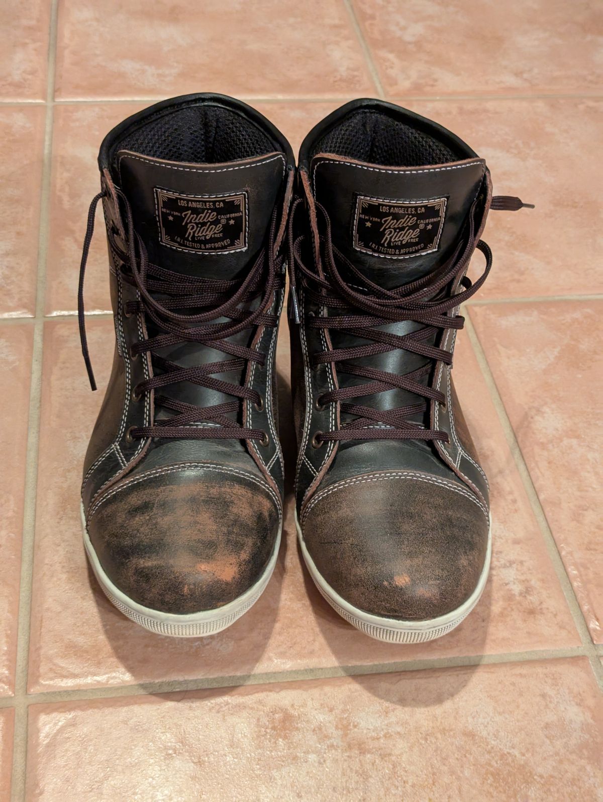 Photo by habibiboots7 on September 3, 2025 of the Indie Ridge The Comanche in Unknown Leather.