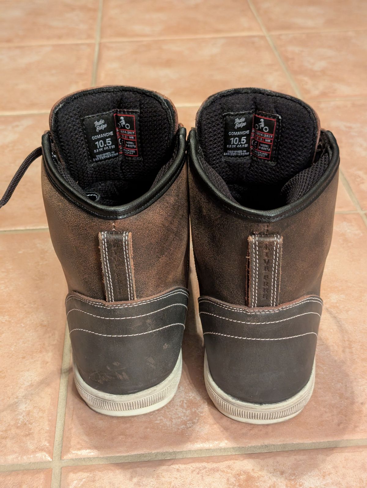 Photo by habibiboots7 on September 3, 2025 of the Indie Ridge The Comanche in Unknown Leather.