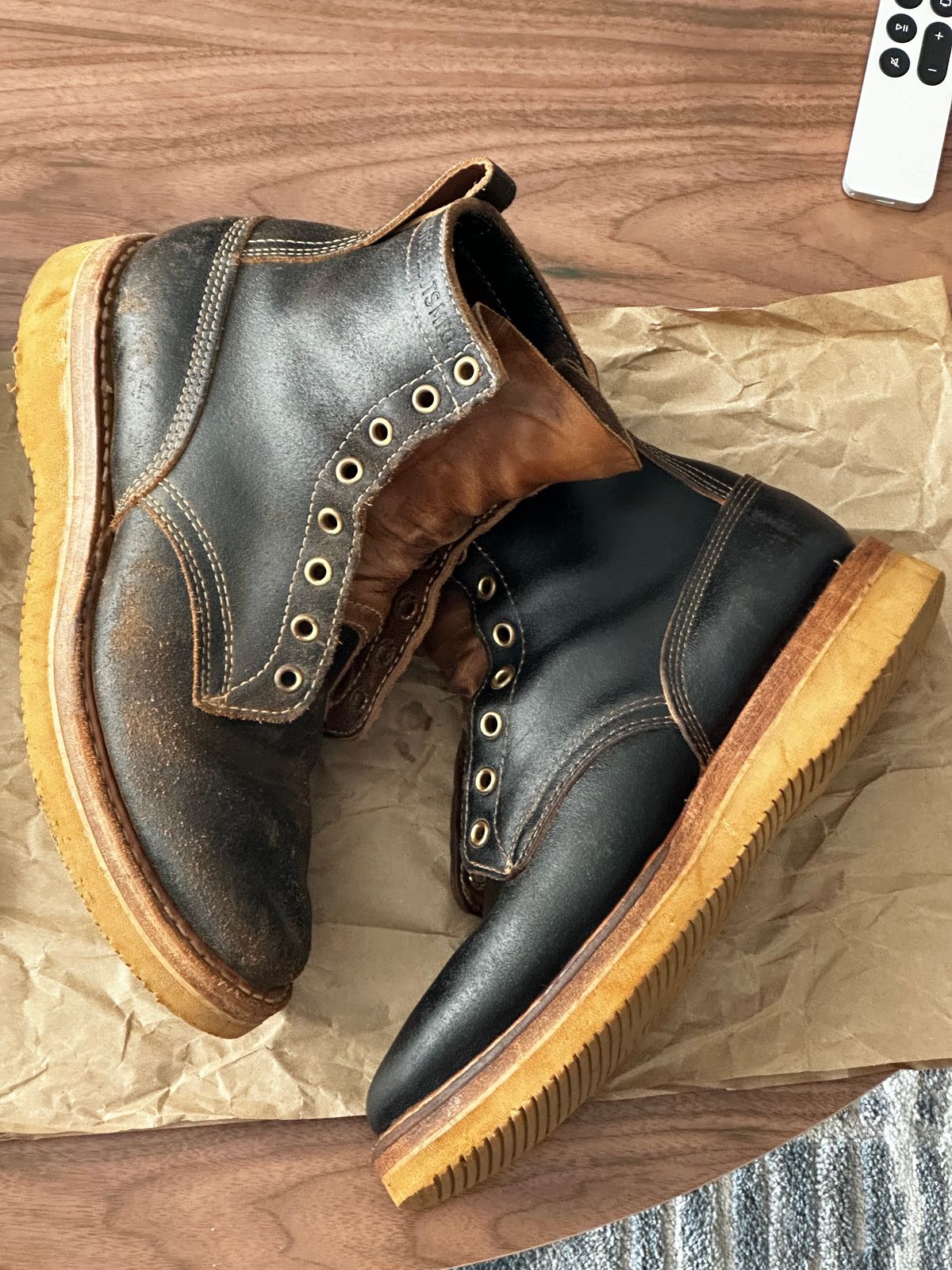 Photo by saintnick on September 21, 2024 of the White's 350 Cruiser in Horween Black Waxed Flesh.