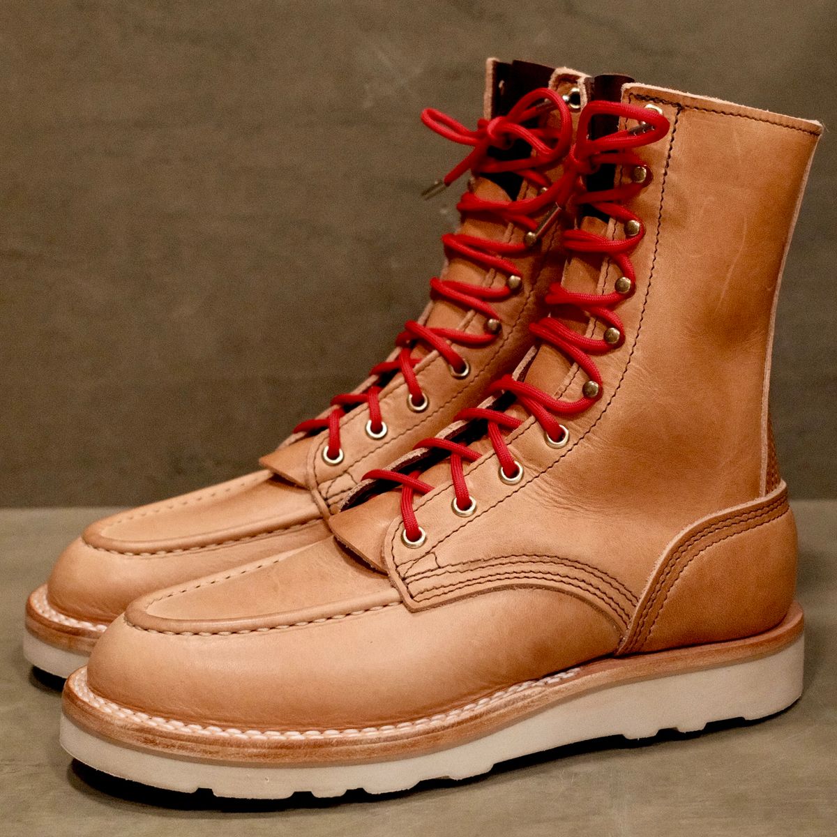 Photo by saintnick on September 30, 2025 of the Nicks Moc Toe in Horween Light Natural Dublin.