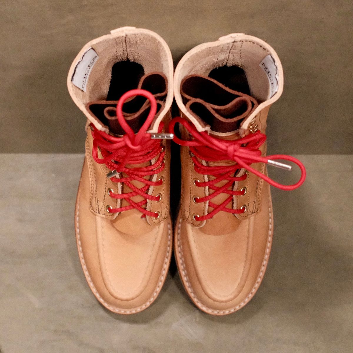 Photo by saintnick on October 1, 2025 of the Nicks Moc Toe in Horween Light Natural Dublin.