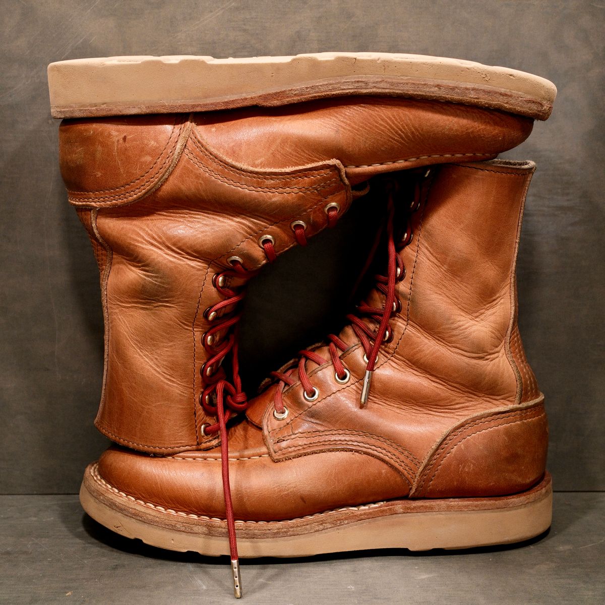 Photo by saintnick on February 2, 2026 of the Nicks Moc Toe in Horween Light Natural Dublin.