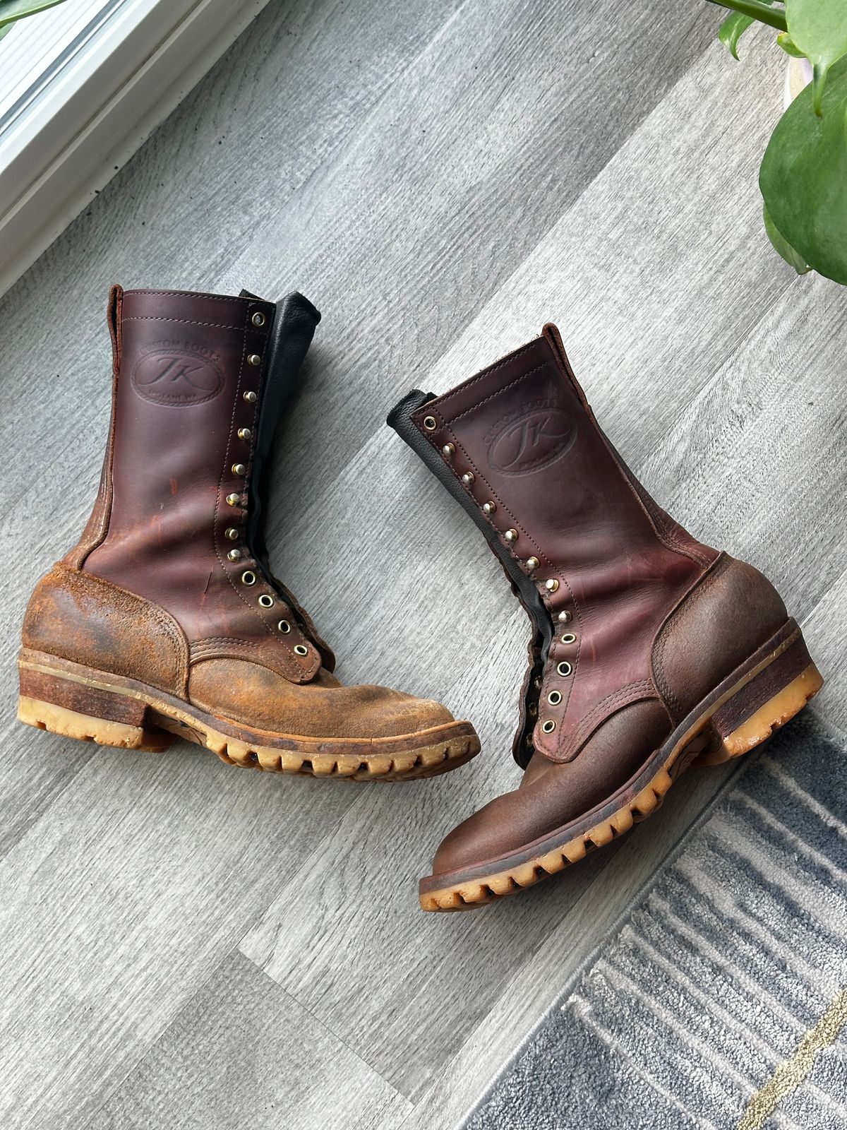 Photo by saintnick on September 27, 2024 of the JK Boots Honey Fire Inlander in Seidel Redwood Oil Tan & Seidel Redwood Oil Tan Roughout.