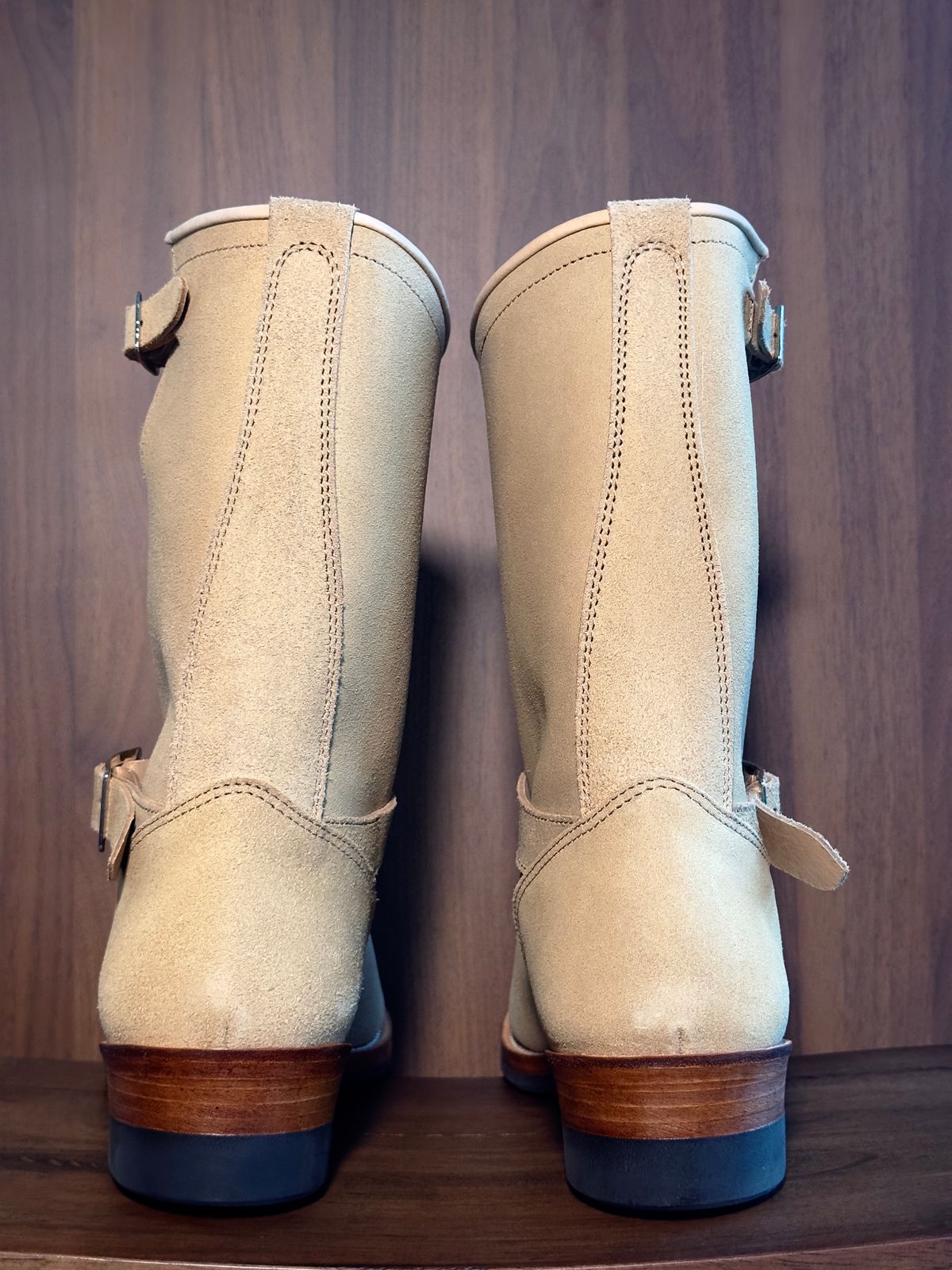 Photo by saintnick on October 1, 2024 of the Attractions BILTBUCK Lot .329 Engineer in Sand Beige Roughout.
