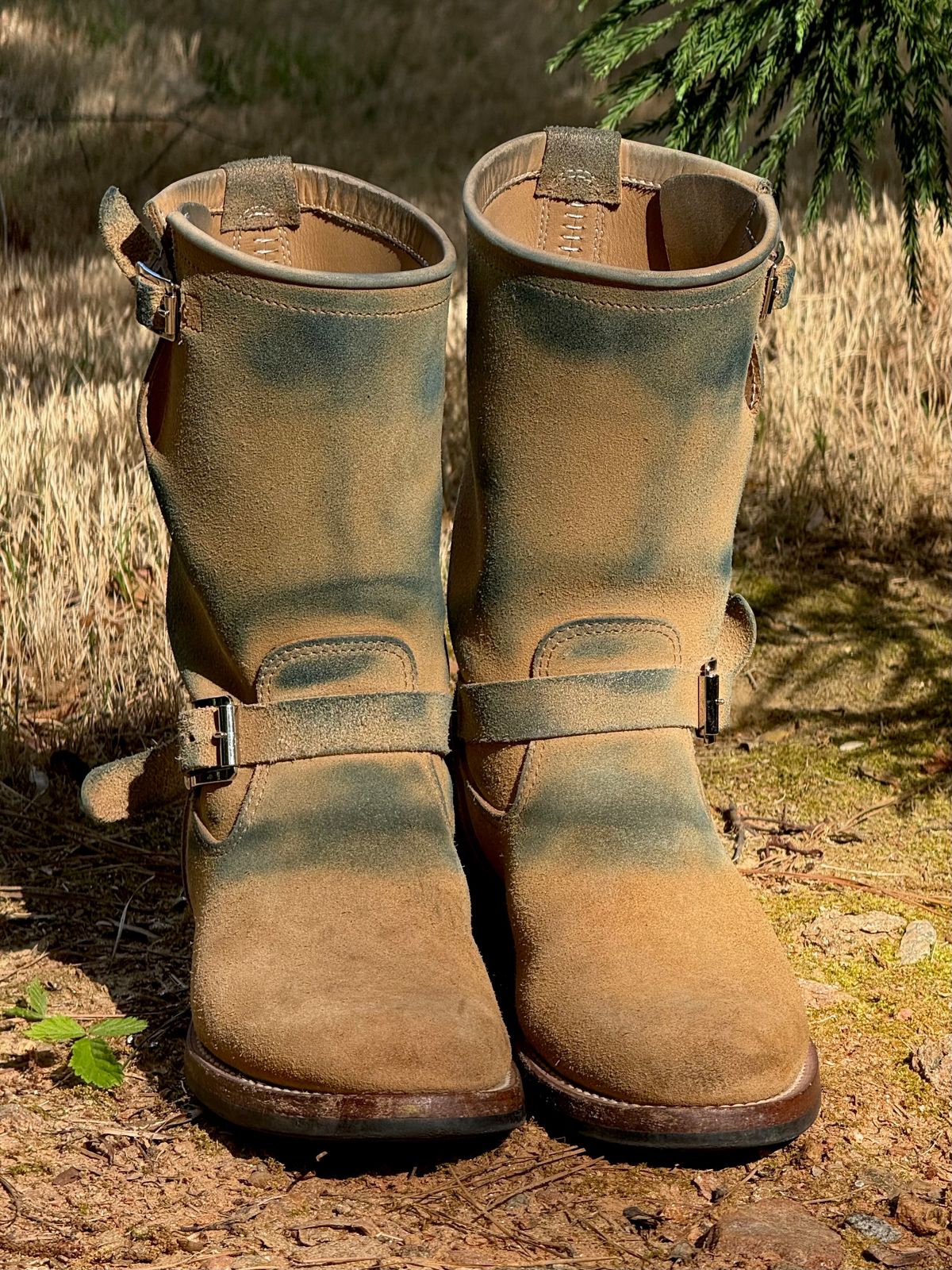 Photo by saintnick on April 5, 2025 of the Attractions BILTBUCK Lot .329 Engineer in Sand Beige Roughout.