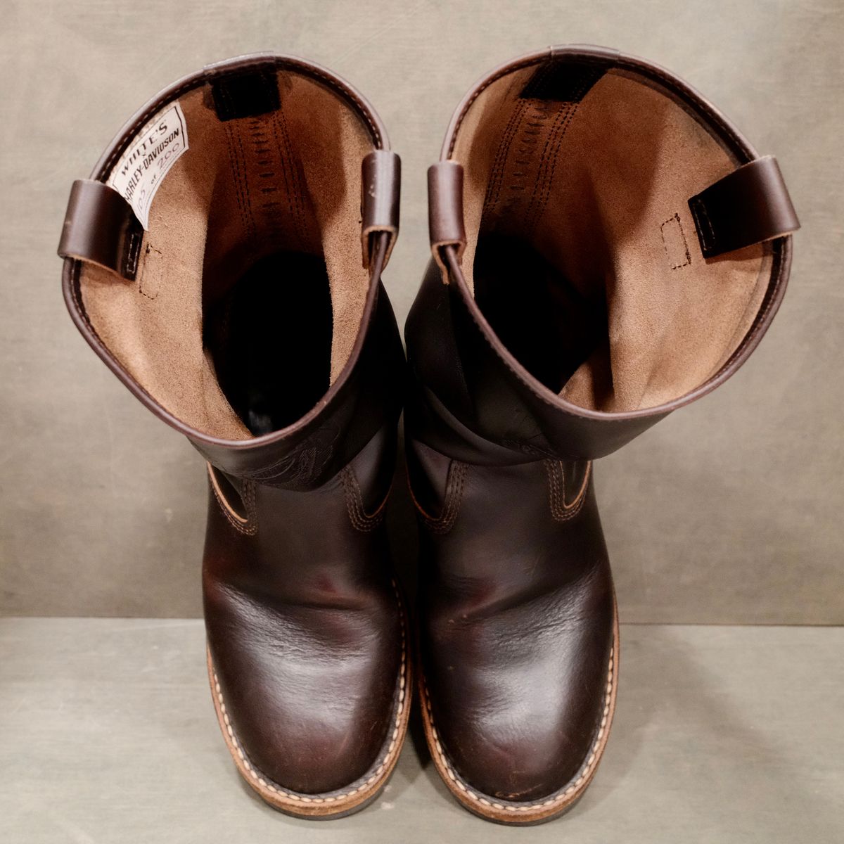 Photo by saintnick on December 1, 2025 of the White's Stockman in horween brown chromexcel over dyed black.