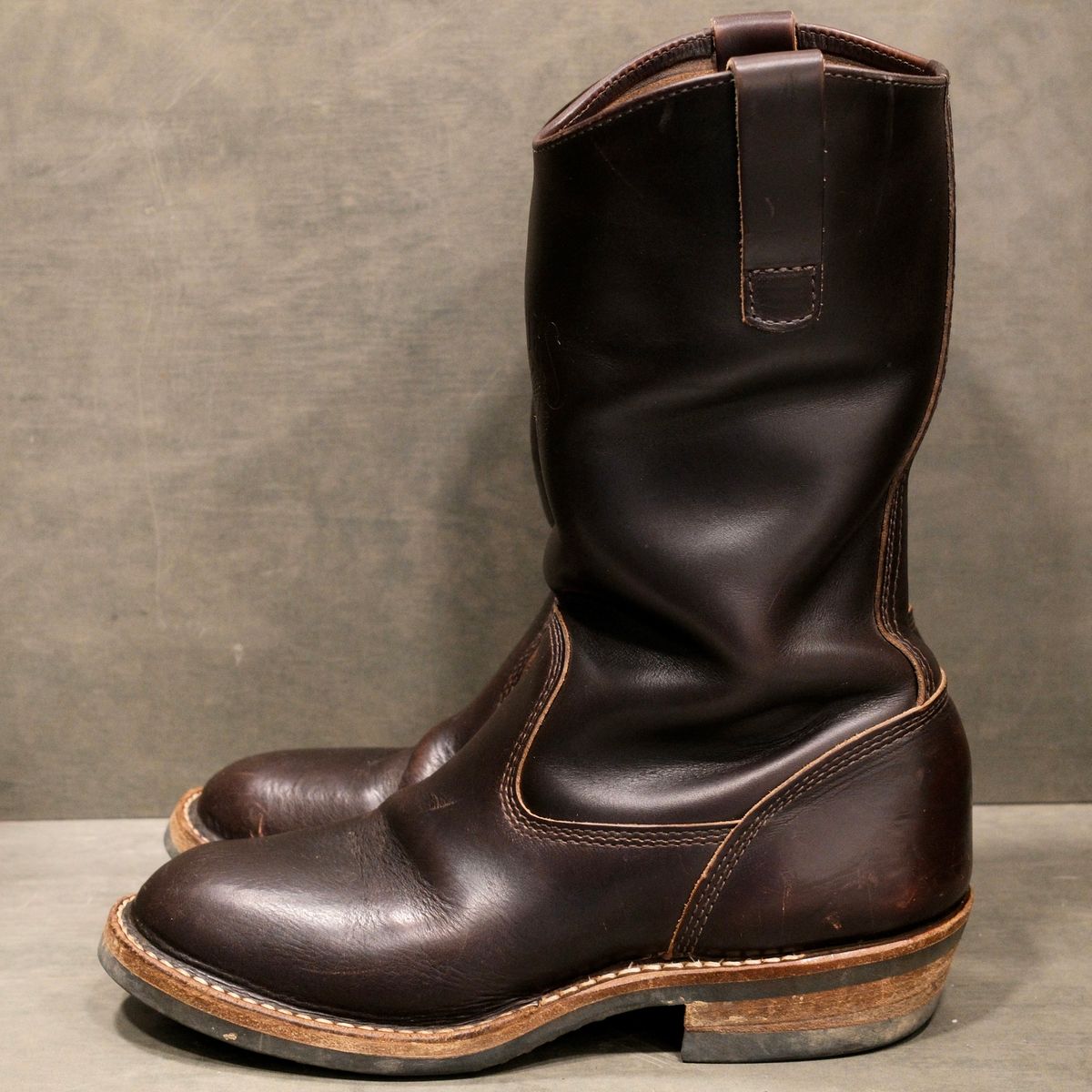 Photo by saintnick on January 4, 2026 of the White's Stockman in horween brown chromexcel over dyed black.