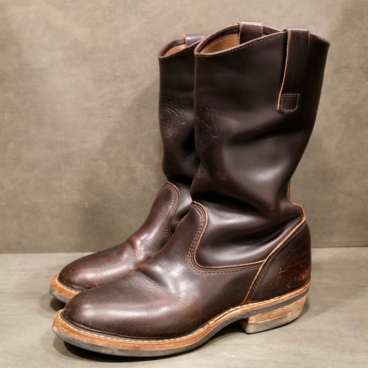 Photo by saintnick on February 2, 2026 of the White's Stockman in horween brown chromexcel over dyed black.