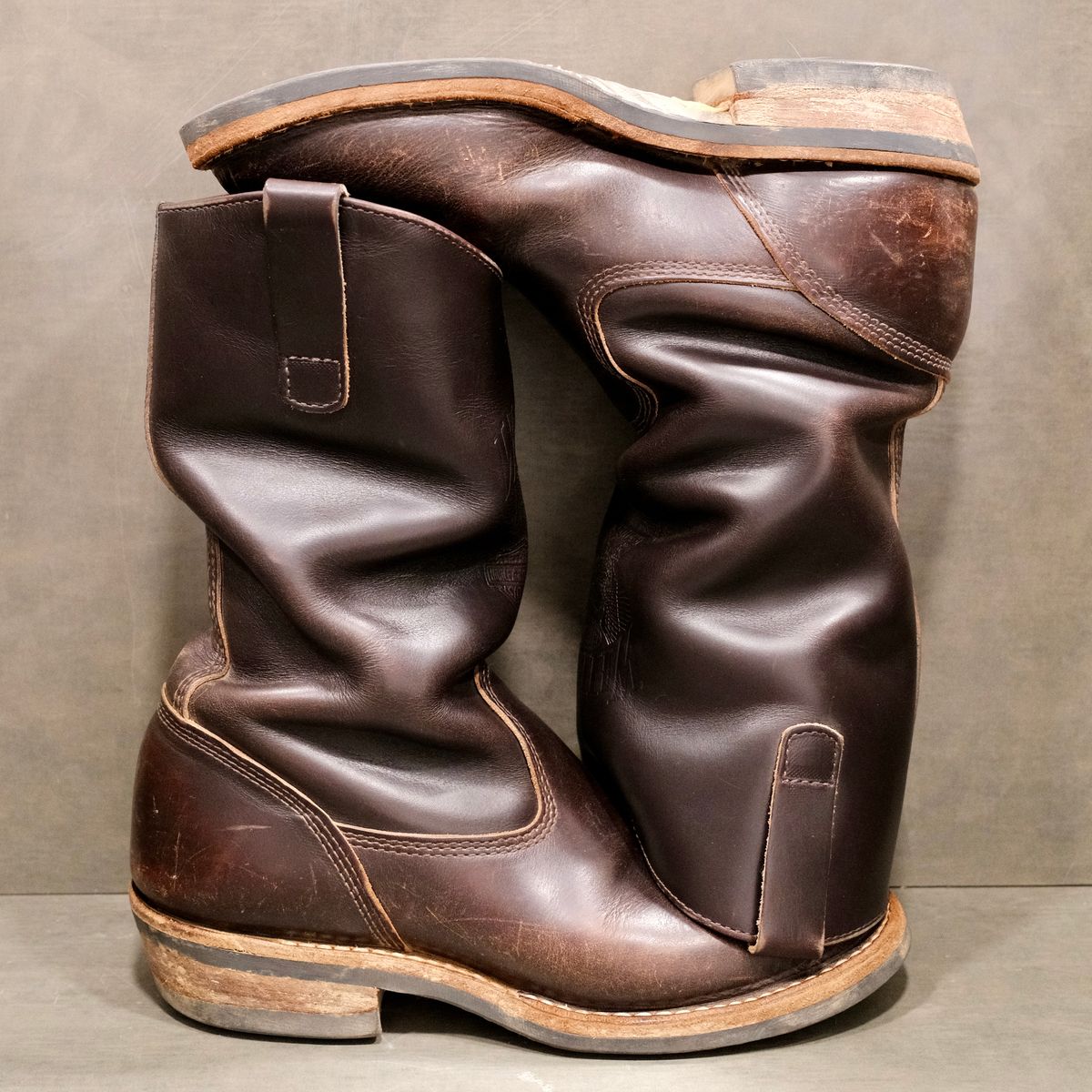 Photo by saintnick on February 2, 2026 of the White's Stockman in horween brown chromexcel over dyed black.