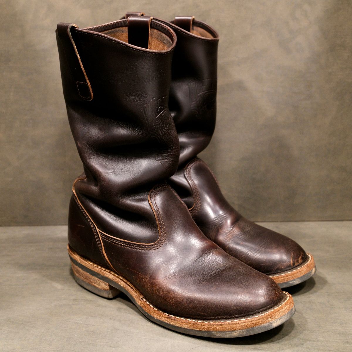 Photo by saintnick on February 2, 2026 of the White's Stockman in horween brown chromexcel over dyed black.
