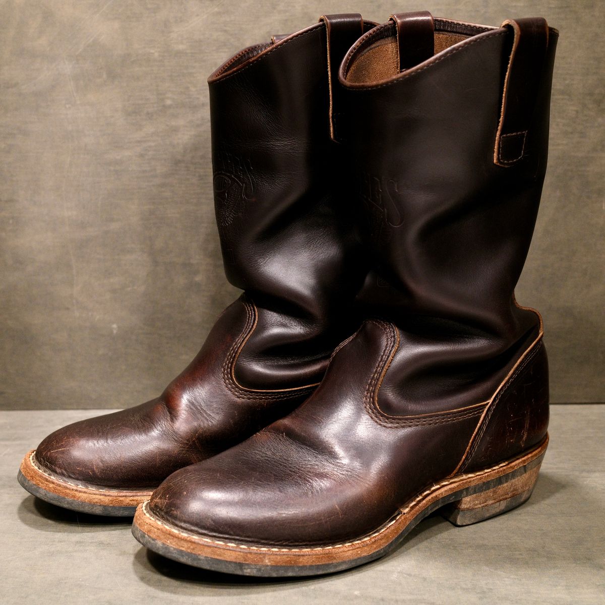 Photo by saintnick on March 4, 2026 of the White's Stockman in horween brown chromexcel over dyed black.