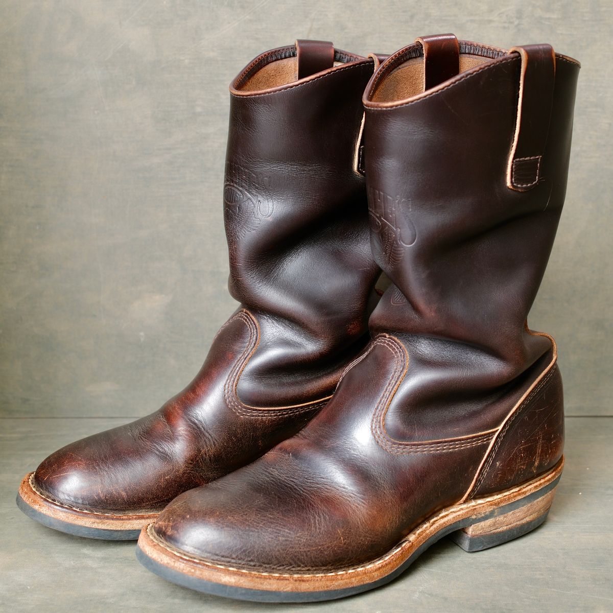 Photo by saintnick on April 5, 2026 of the White's Stockman in horween brown chromexcel over dyed black.
