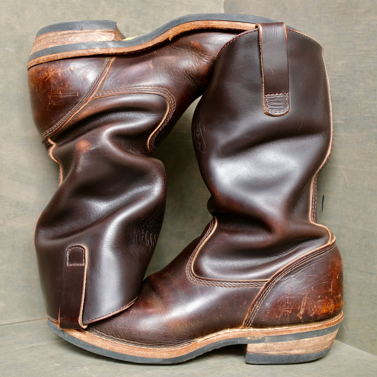 Photo by saintnick on April 5, 2026 of the White's Stockman in horween brown chromexcel over dyed black.