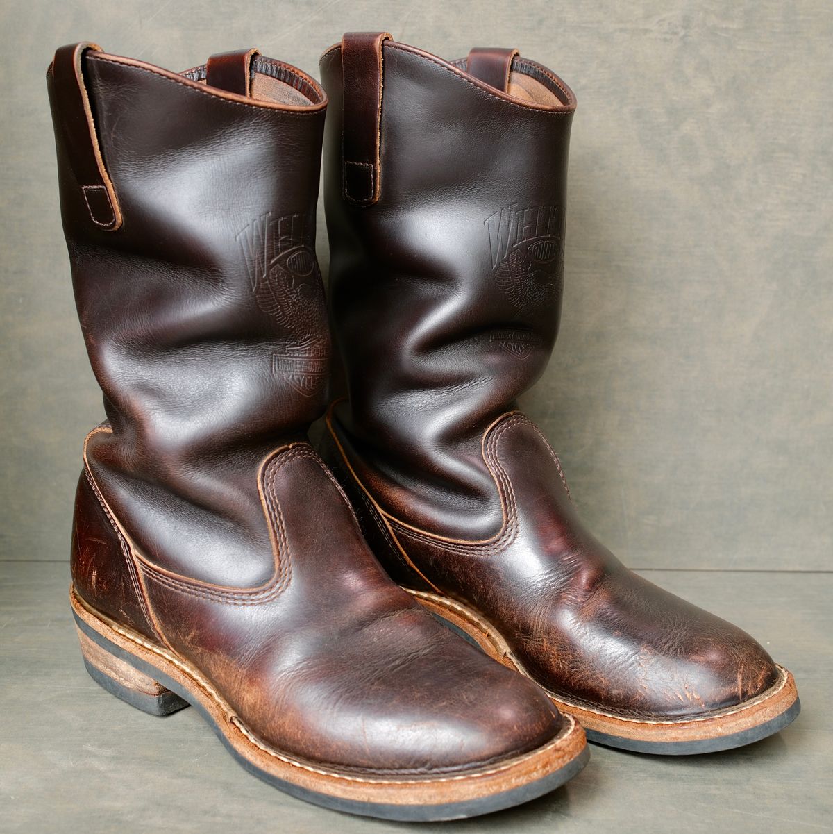 Photo by saintnick on April 5, 2026 of the White's Stockman in horween brown chromexcel over dyed black.