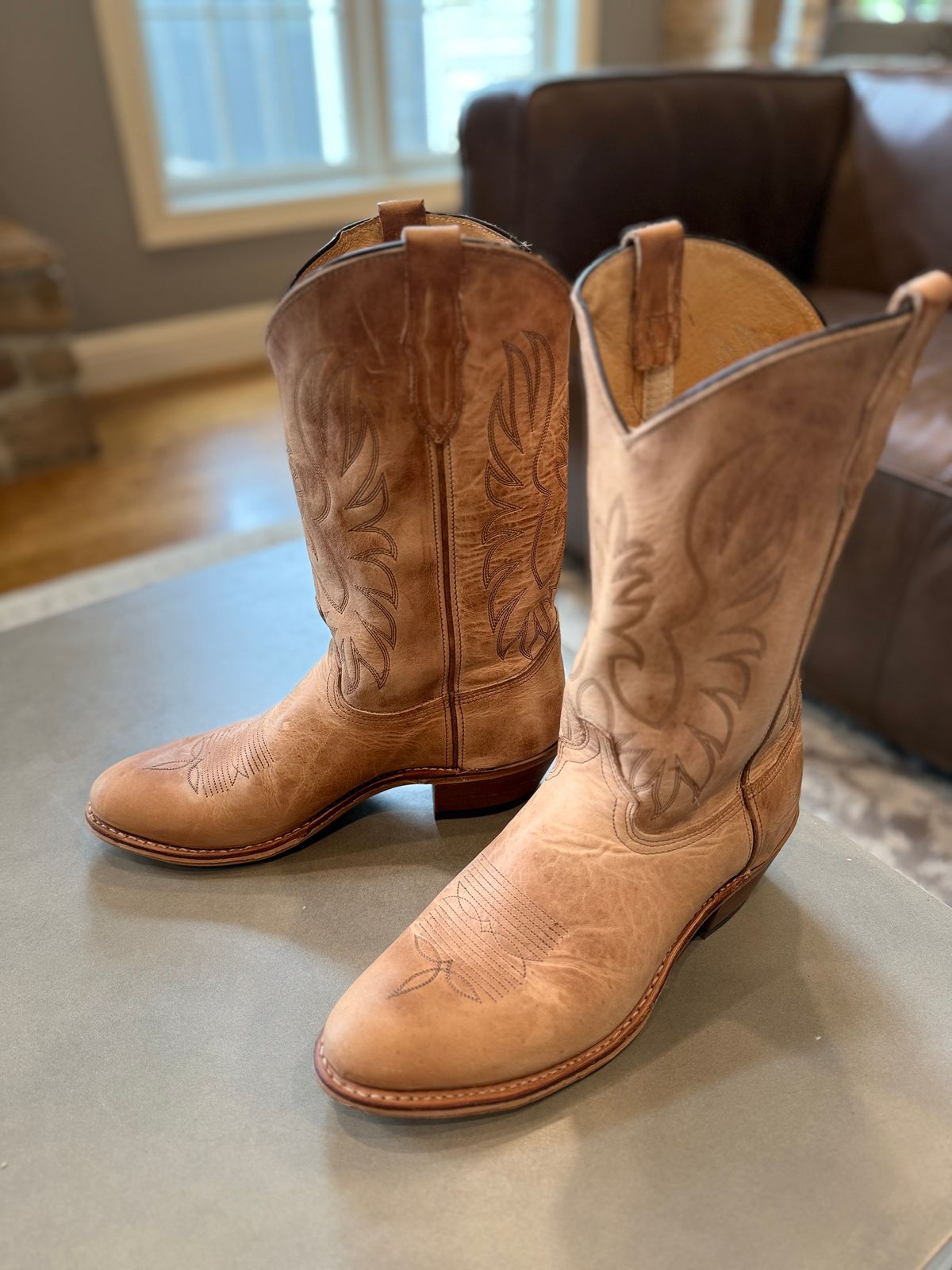 Photo by Stroker636 on June 30, 2025 of the Pearl Boot Co. Round toe in Horween Natural Derby.