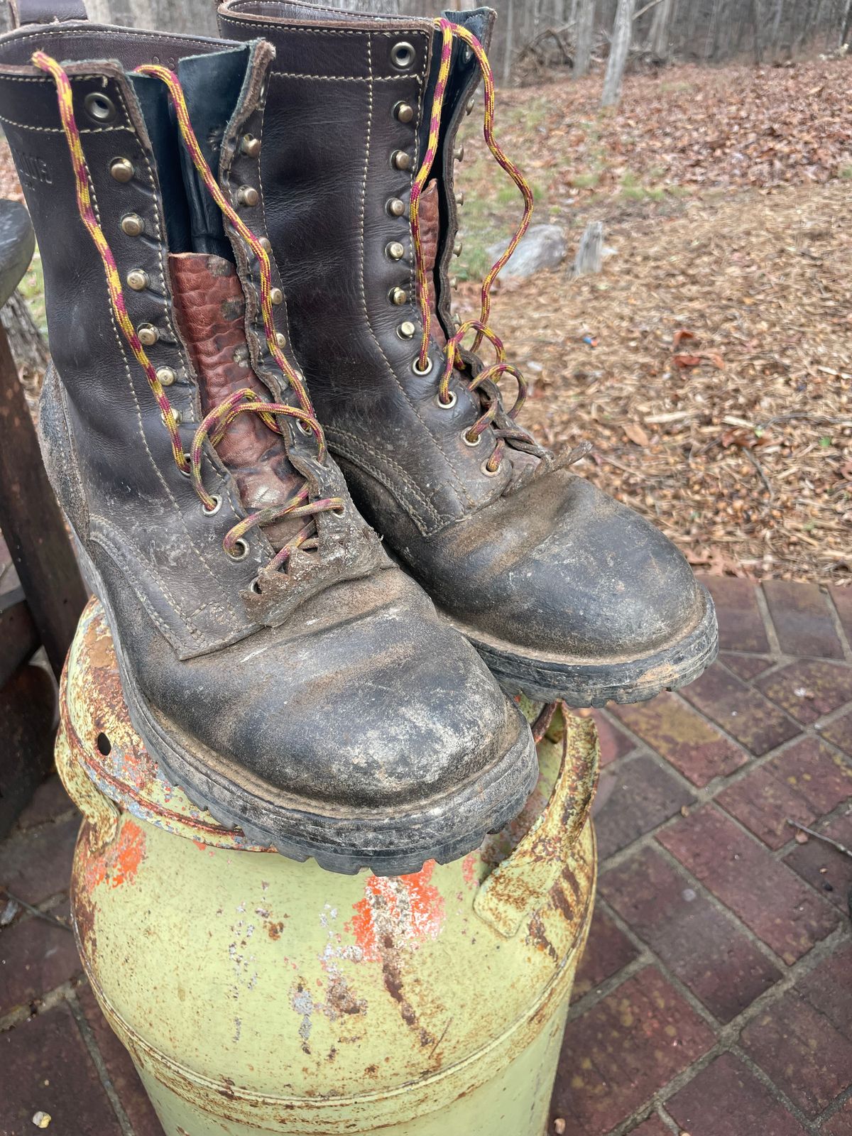 Photo by Bootman221 on November 27, 2025 of the Drew's Boots 8-Inch Logger in Brown Roughout.