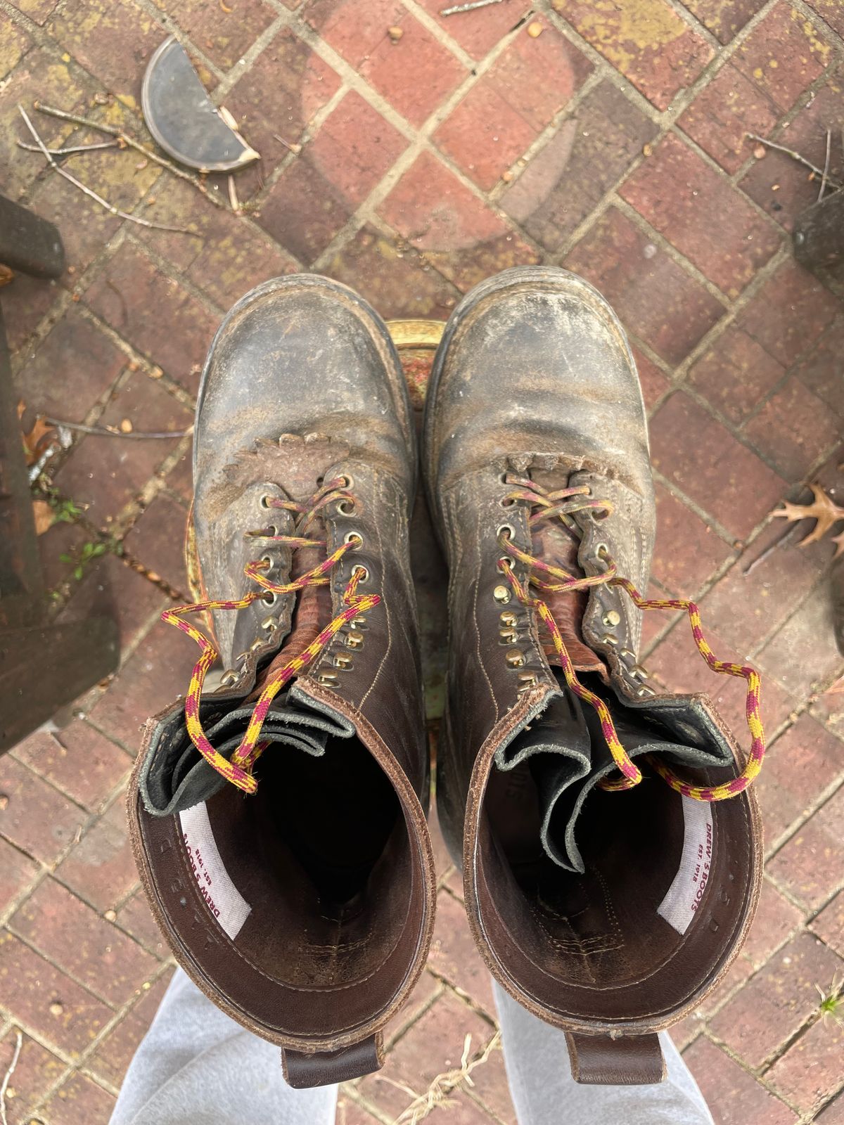 Photo by Bootman221 on November 27, 2025 of the Drew's Boots 8-Inch Logger in Brown Roughout.