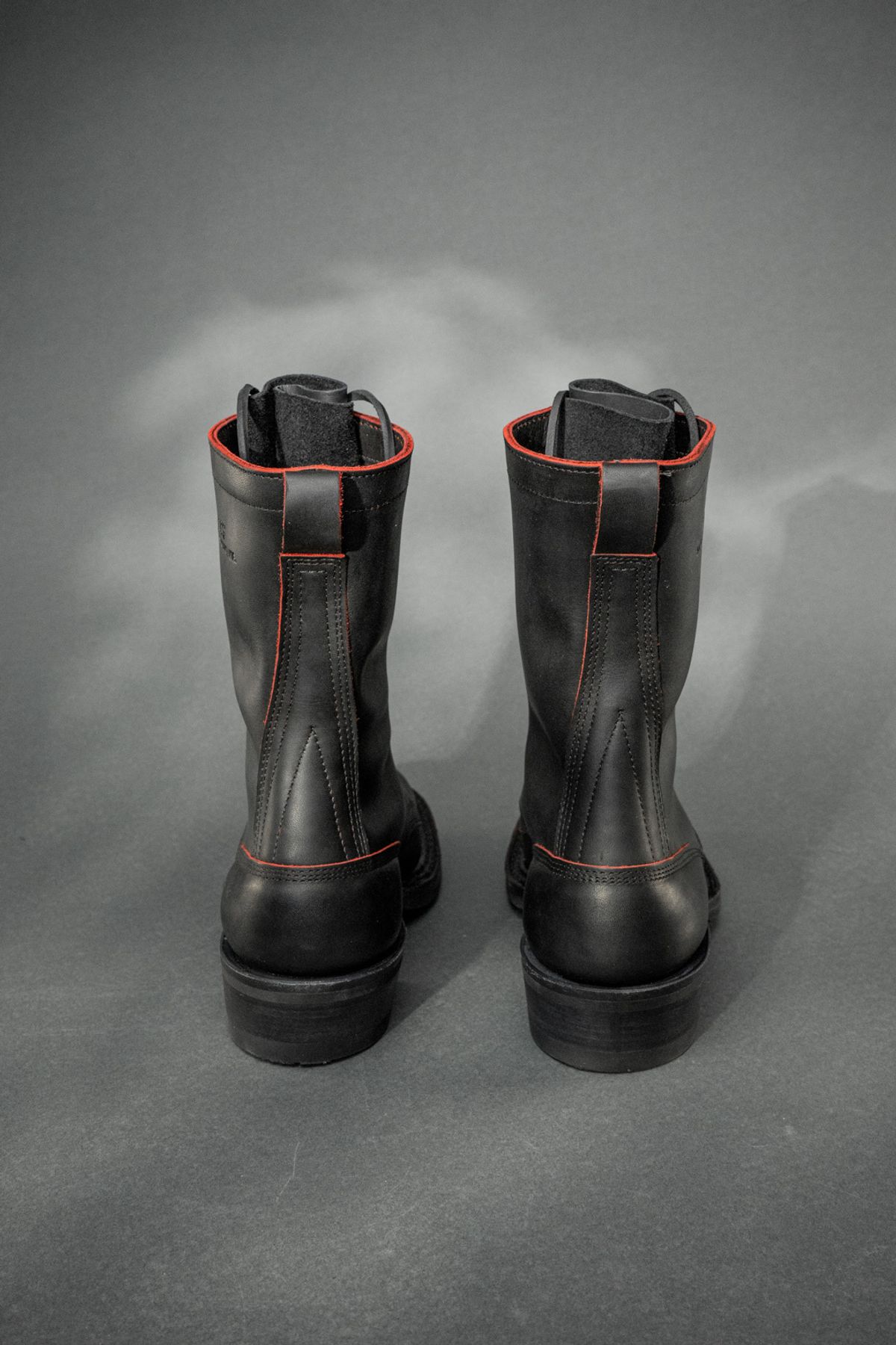 Photo by Jay_Patch on October 9, 2024 of the White's Whites / x Rose Anvil Drifter 3.0 in Seidel x Rose Anvil “Blood Core” Leather.
