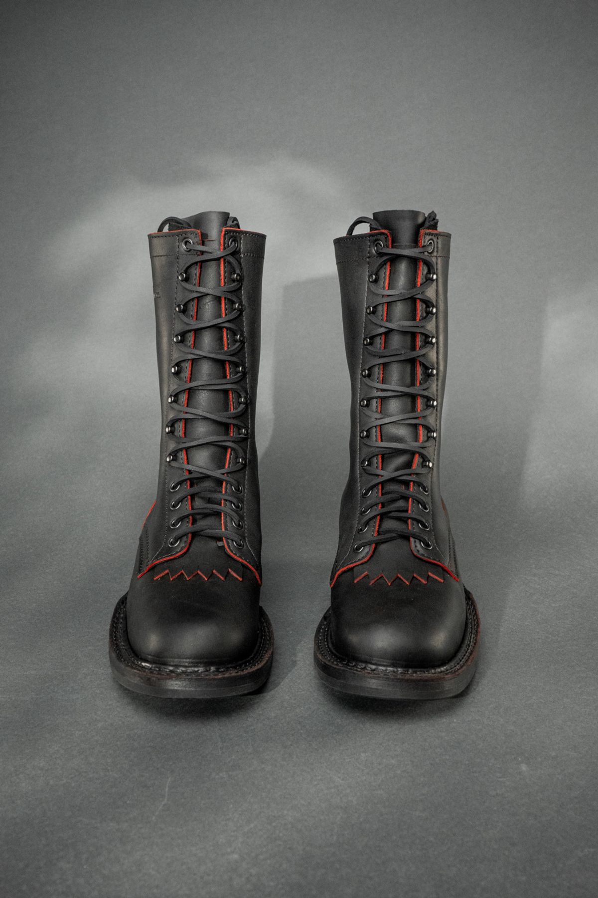 Photo by Jay_Patch on October 9, 2024 of the White's Whites / x Rose Anvil Drifter 3.0 in Seidel x Rose Anvil “Blood Core” Leather.