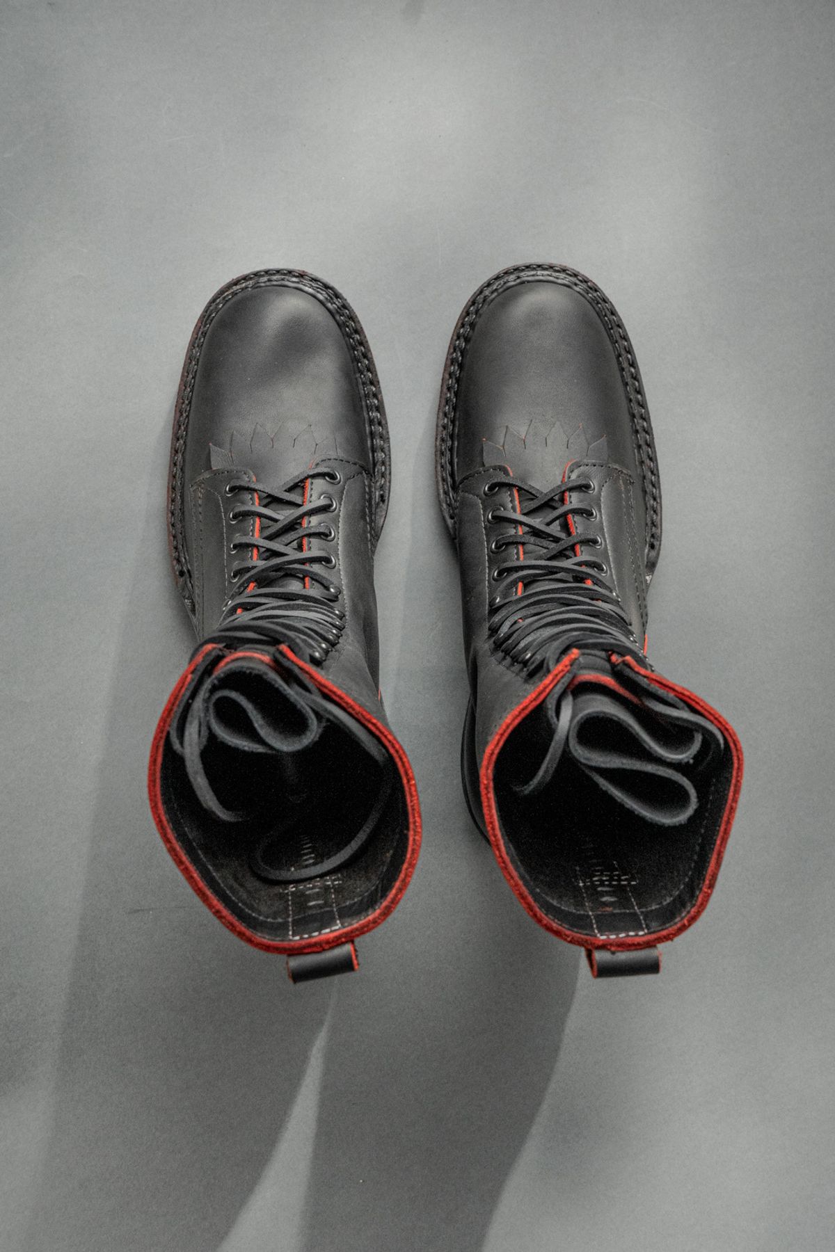Photo by Jay_Patch on October 9, 2024 of the White's Whites / x Rose Anvil Drifter 3.0 in Seidel x Rose Anvil “Blood Core” Leather.
