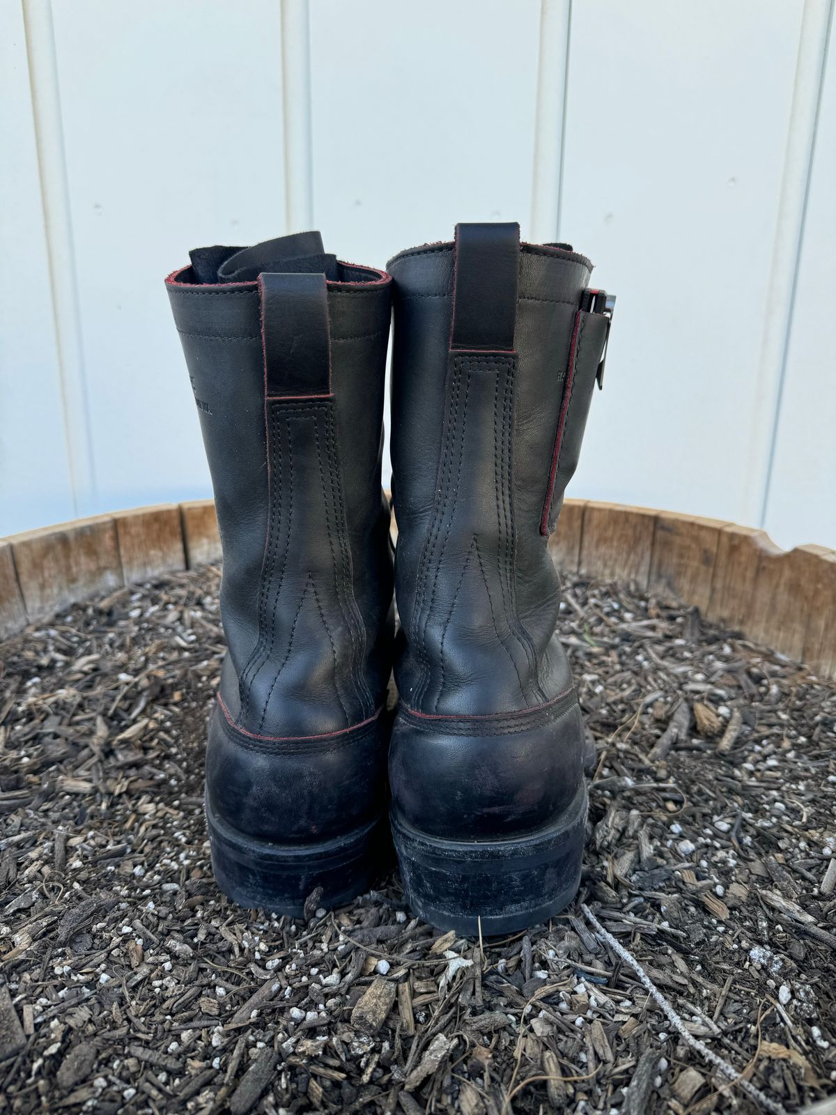 Photo by Jay_Patch on December 5, 2024 of the White's Whites / x Rose Anvil Drifter 3.0 in Seidel x Rose Anvil “Blood Core” Leather.