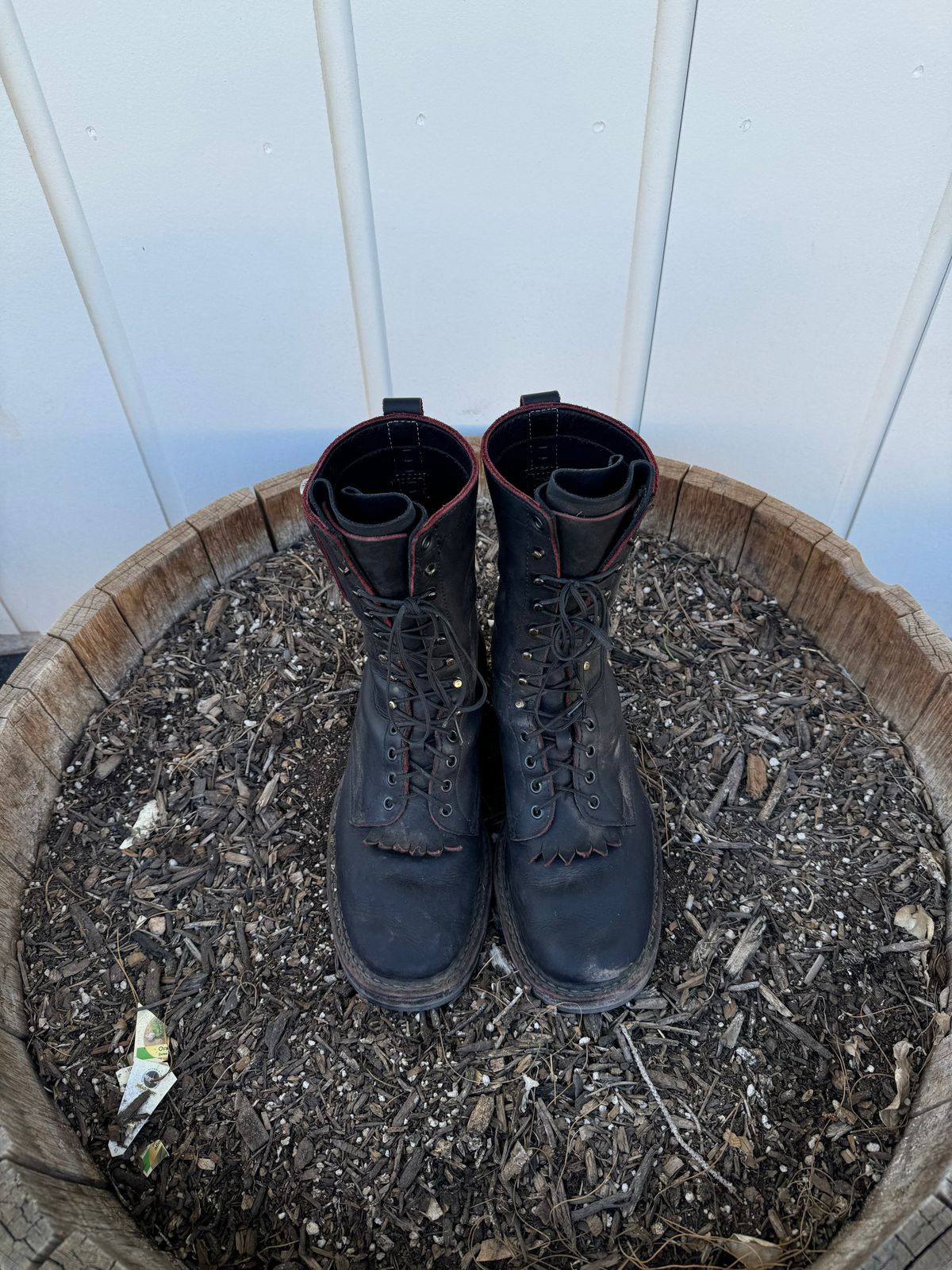 Photo by Jay_Patch on December 5, 2024 of the White's Whites / x Rose Anvil Drifter 3.0 in Seidel x Rose Anvil “Blood Core” Leather.