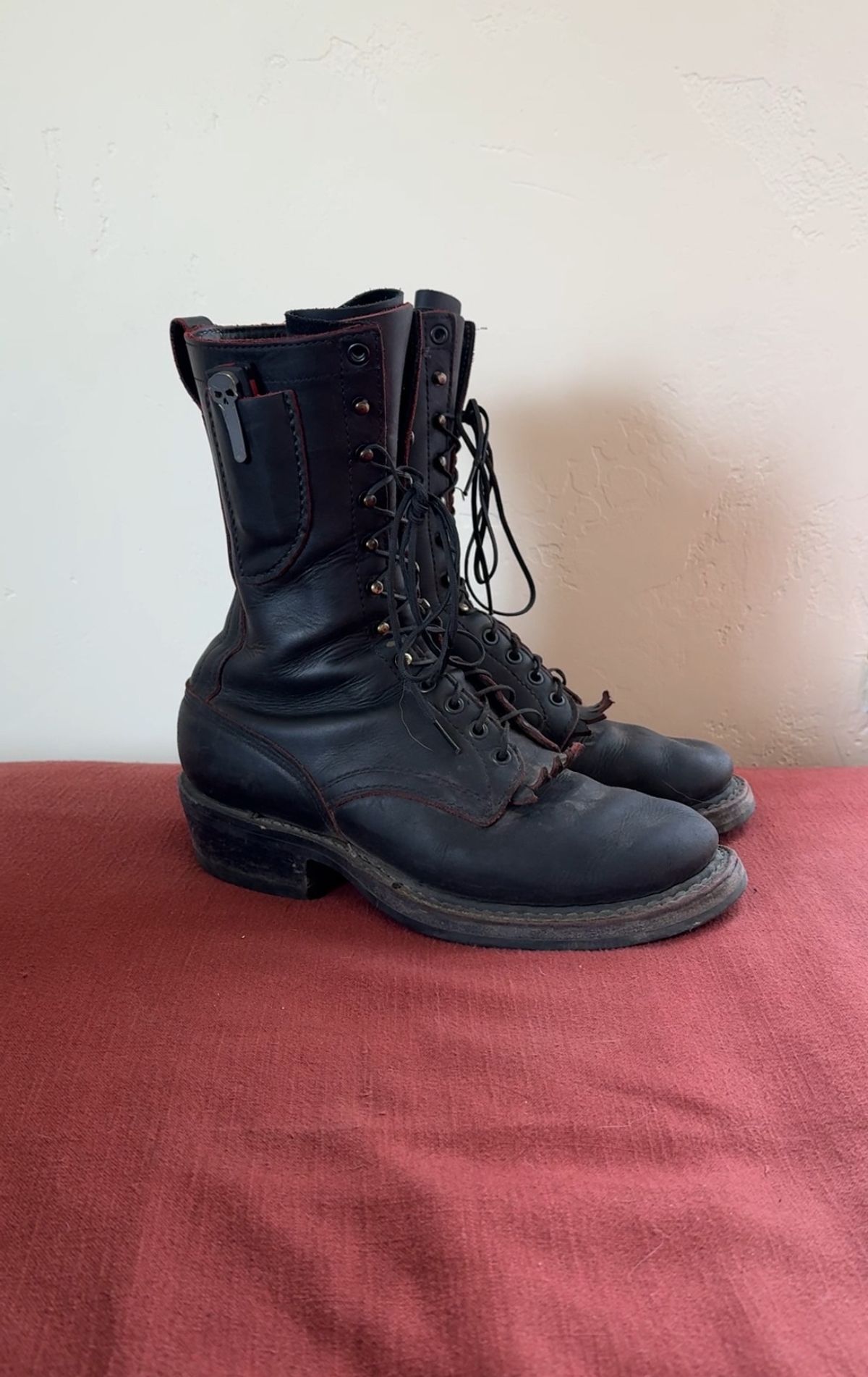 Photo by Jay_Patch on February 6, 2025 of the White's Whites / x Rose Anvil Drifter 3.0 in Seidel x Rose Anvil “Blood Core” Leather.